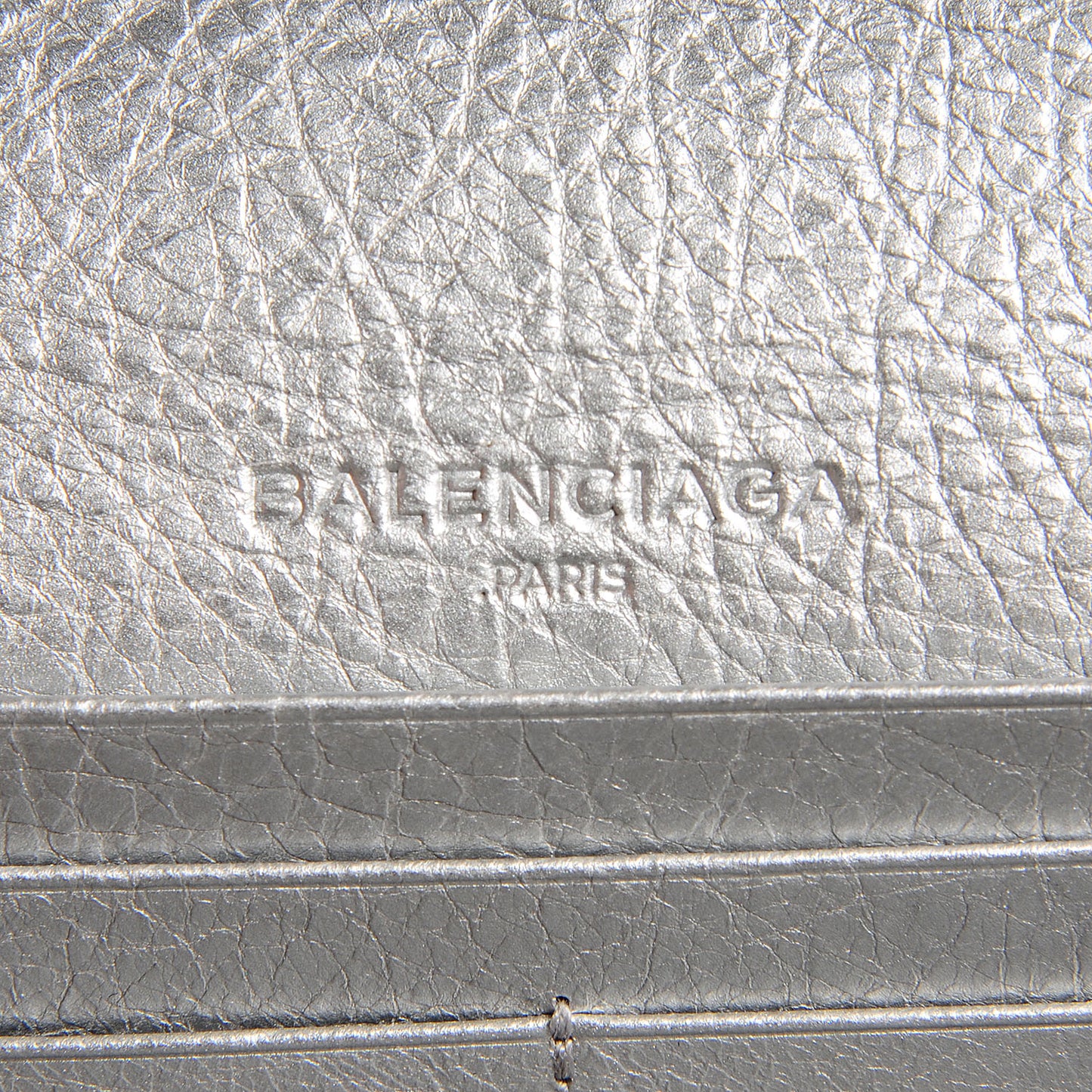 Agneau Giant 12 Silver Hardware Money Wallet Gris Aluminum