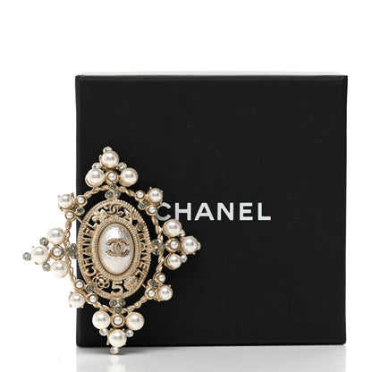 Chanel Pearl Crystal CC Brooch Gold 5 of 5