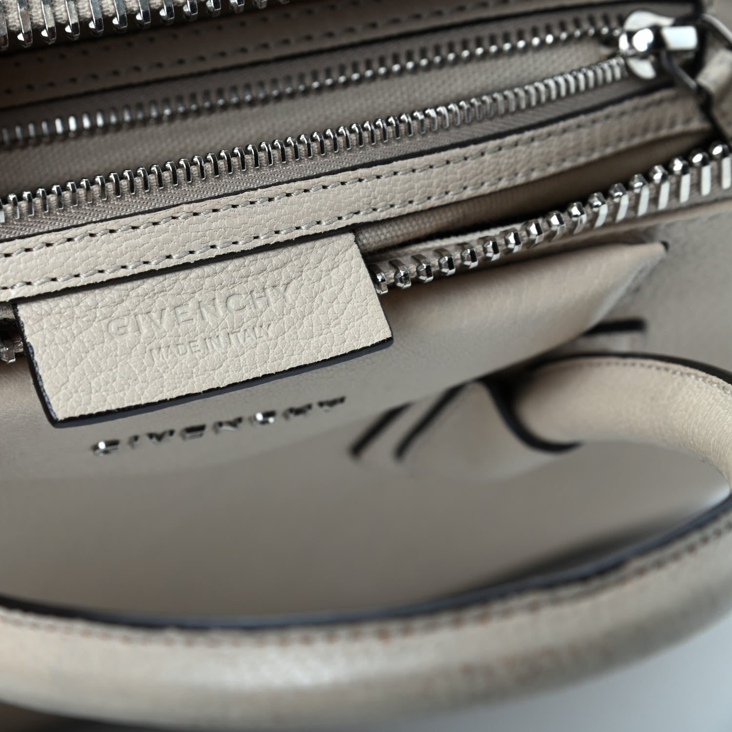 Givenchy Sugar Goatskin Medium Antigona Buff 8 of 15