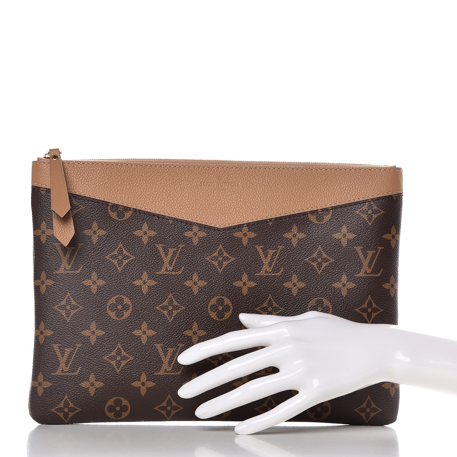 Louis Vuitton Monogram Daily Pouch Sesame 2 of 7