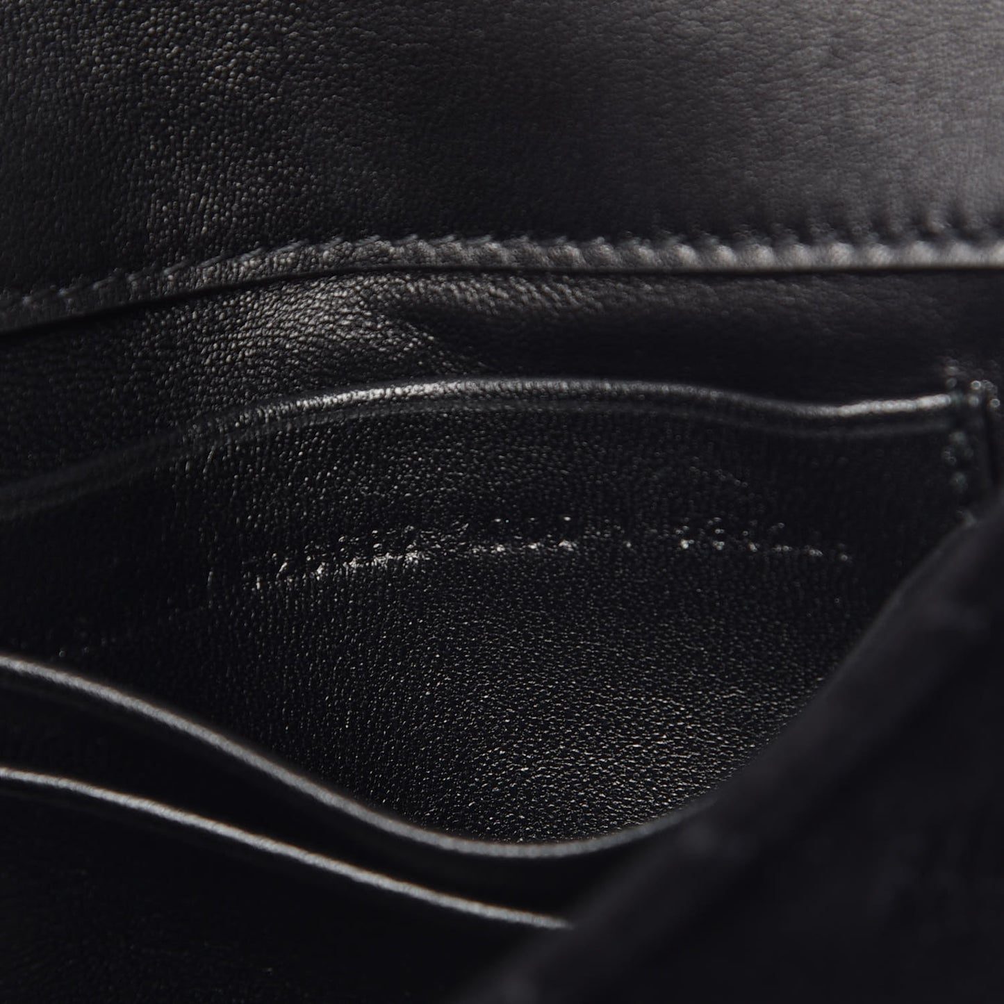 Velvet Logo Matelasse BB Chain Wallet Black