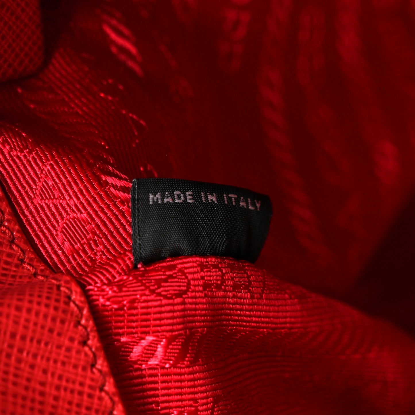 Saffiano Medium Galleria Double Zip Tote Fuoco