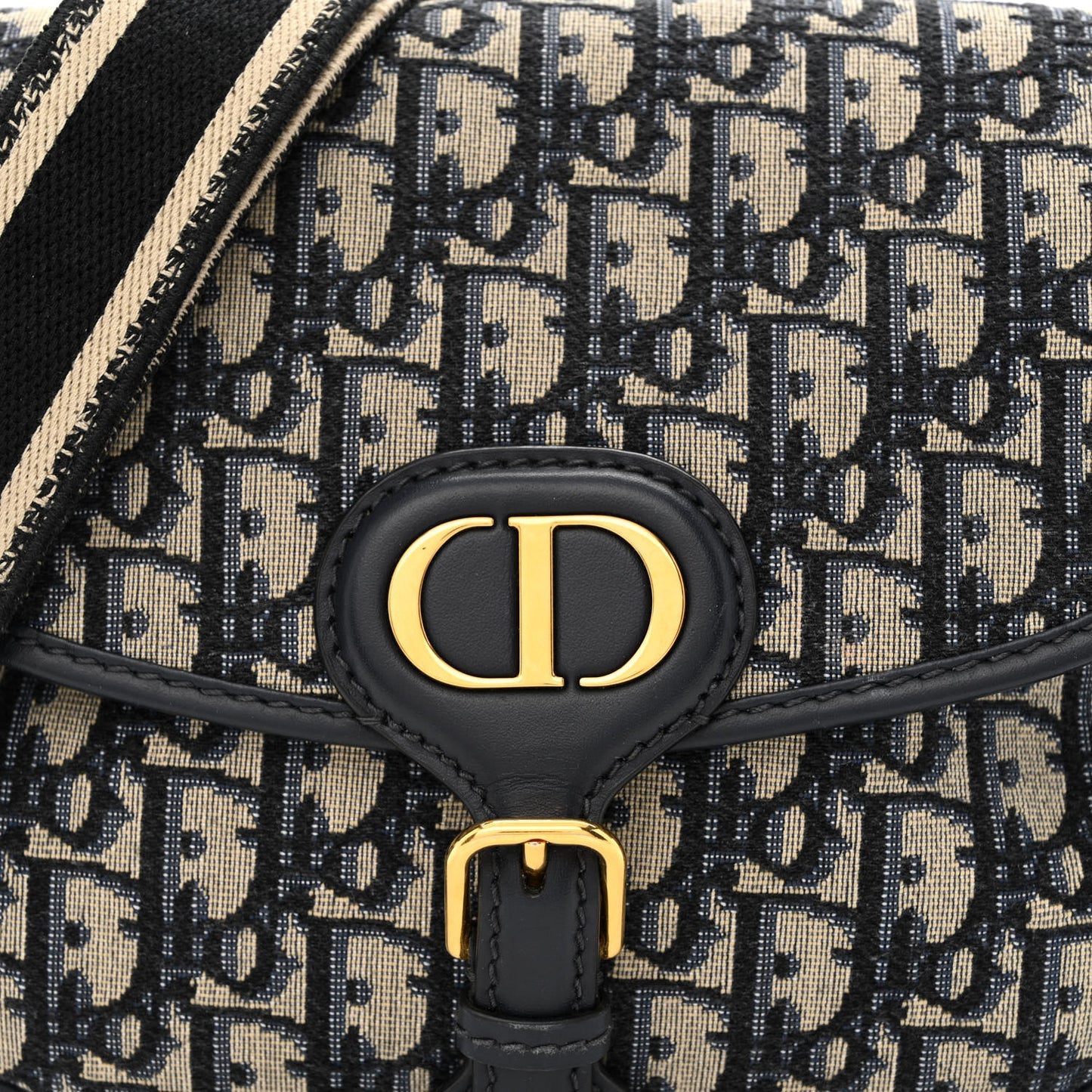 Oblique Medium Bobby Flap Blue