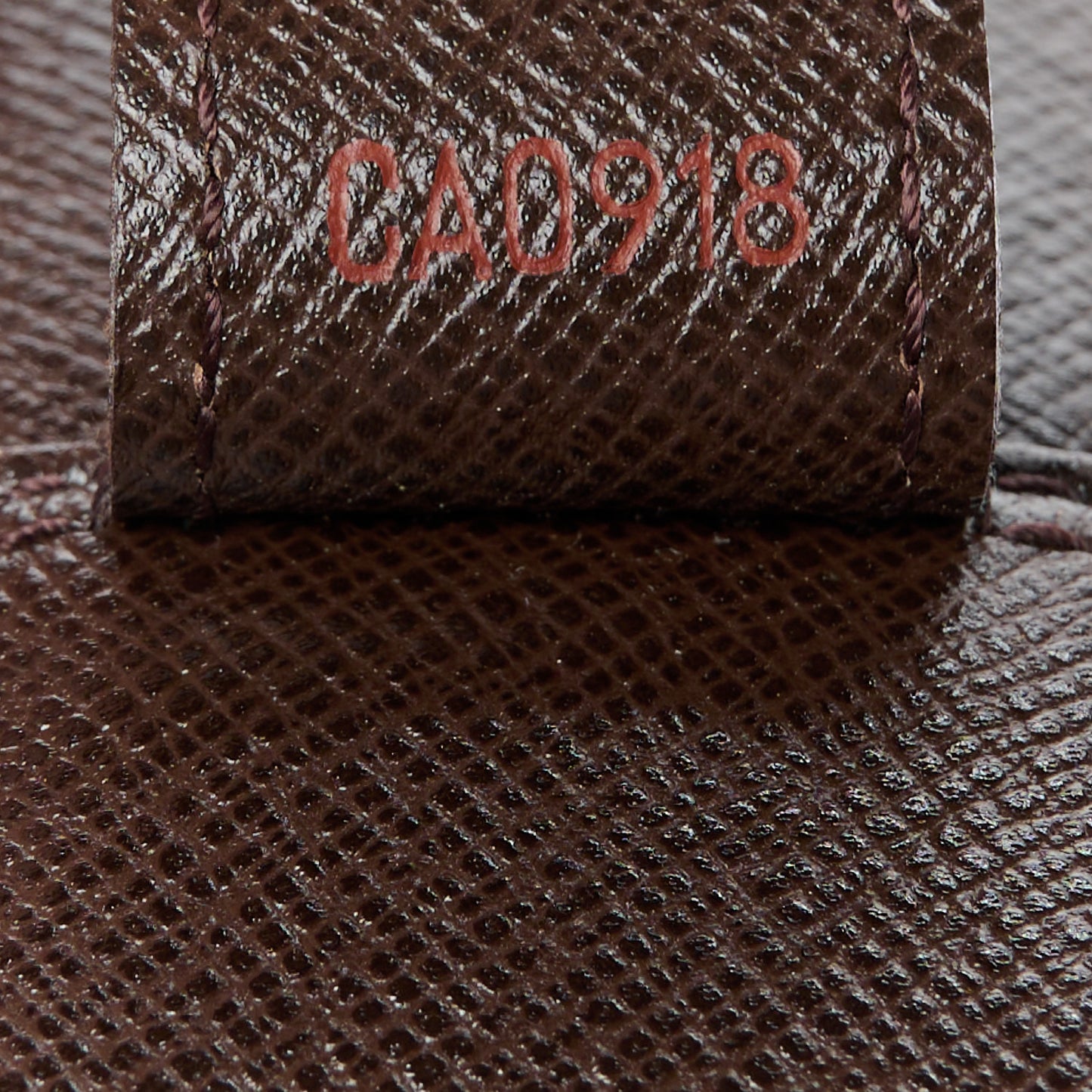 Damier Ebene Trousse Toilette 28
