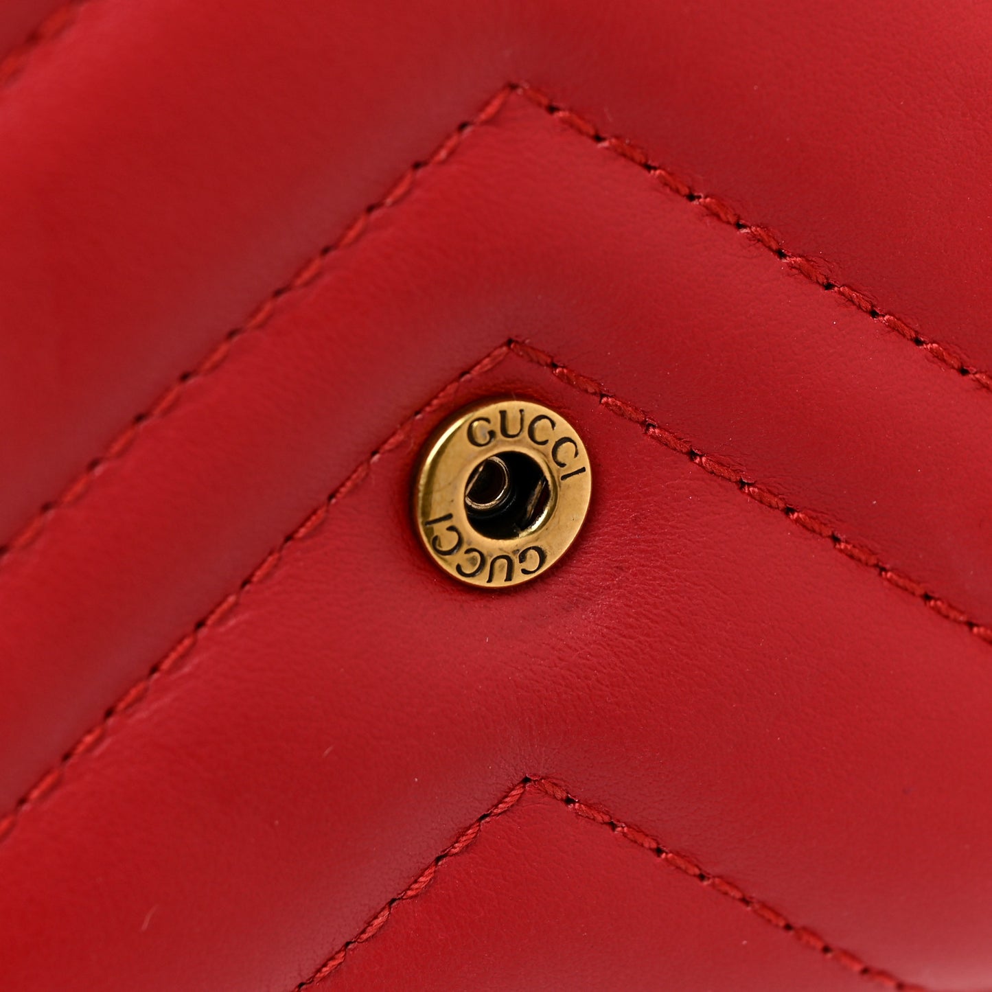 Calfskin Matelasse GG Marmont Chain Wallet Hibiscus Red