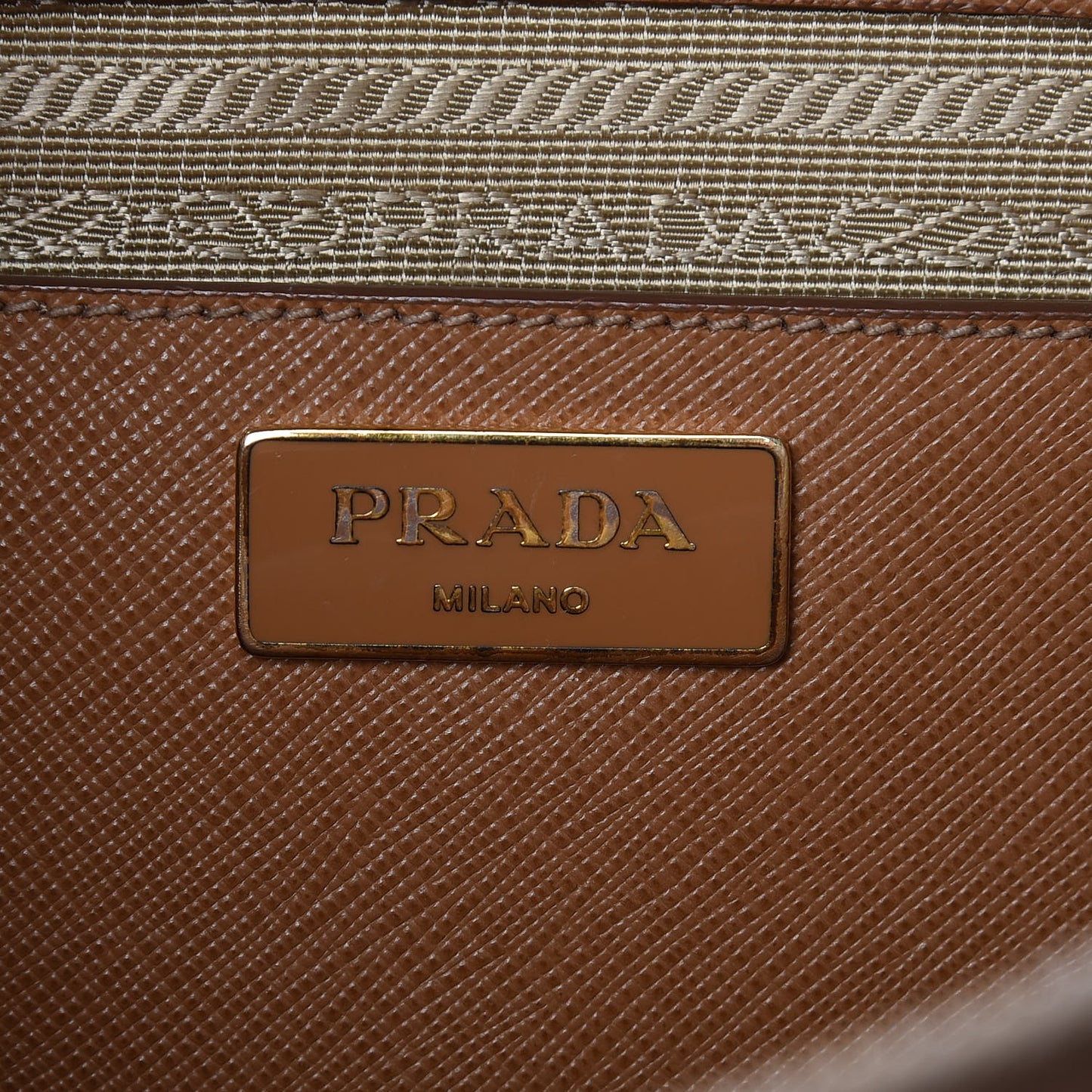 Saffiano Medium Galleria Double Zip Tote Caramel