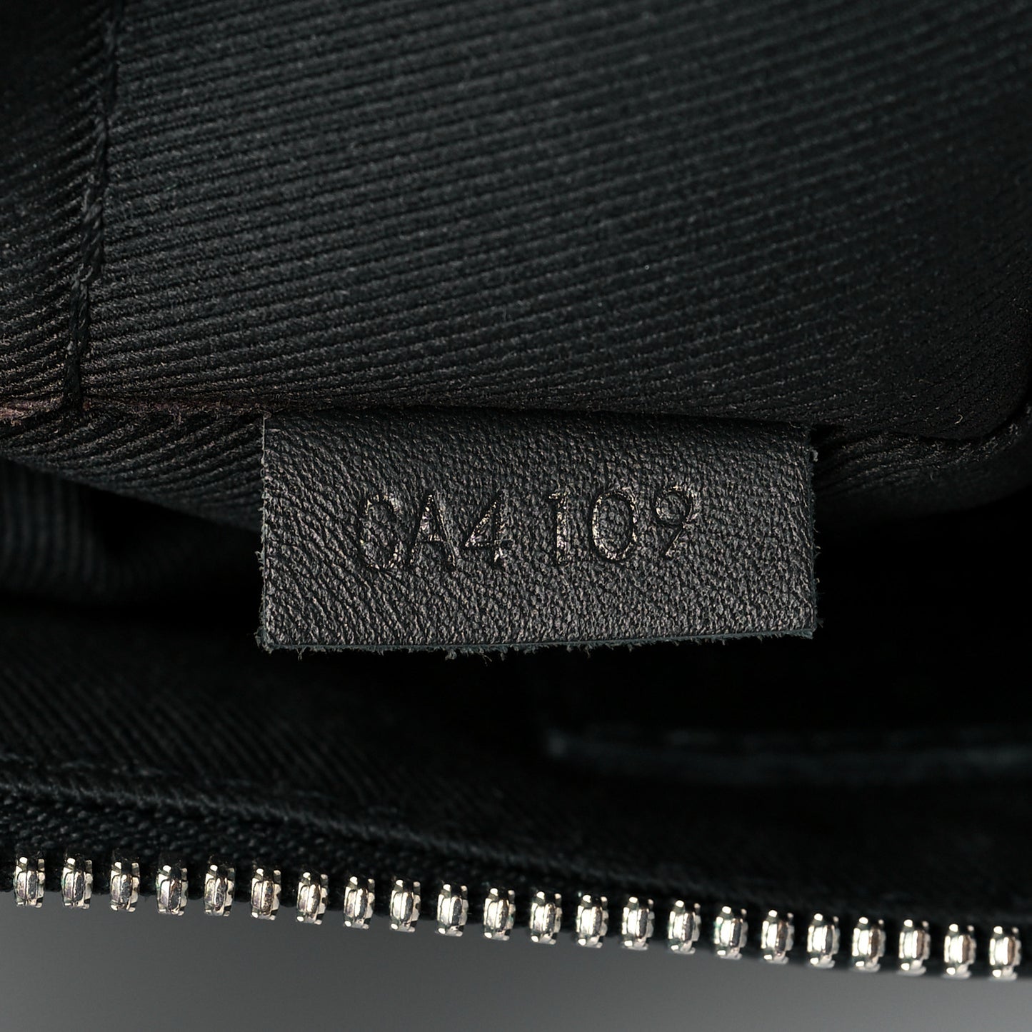 Damier Infini Discovery Messenger BB Onyx
