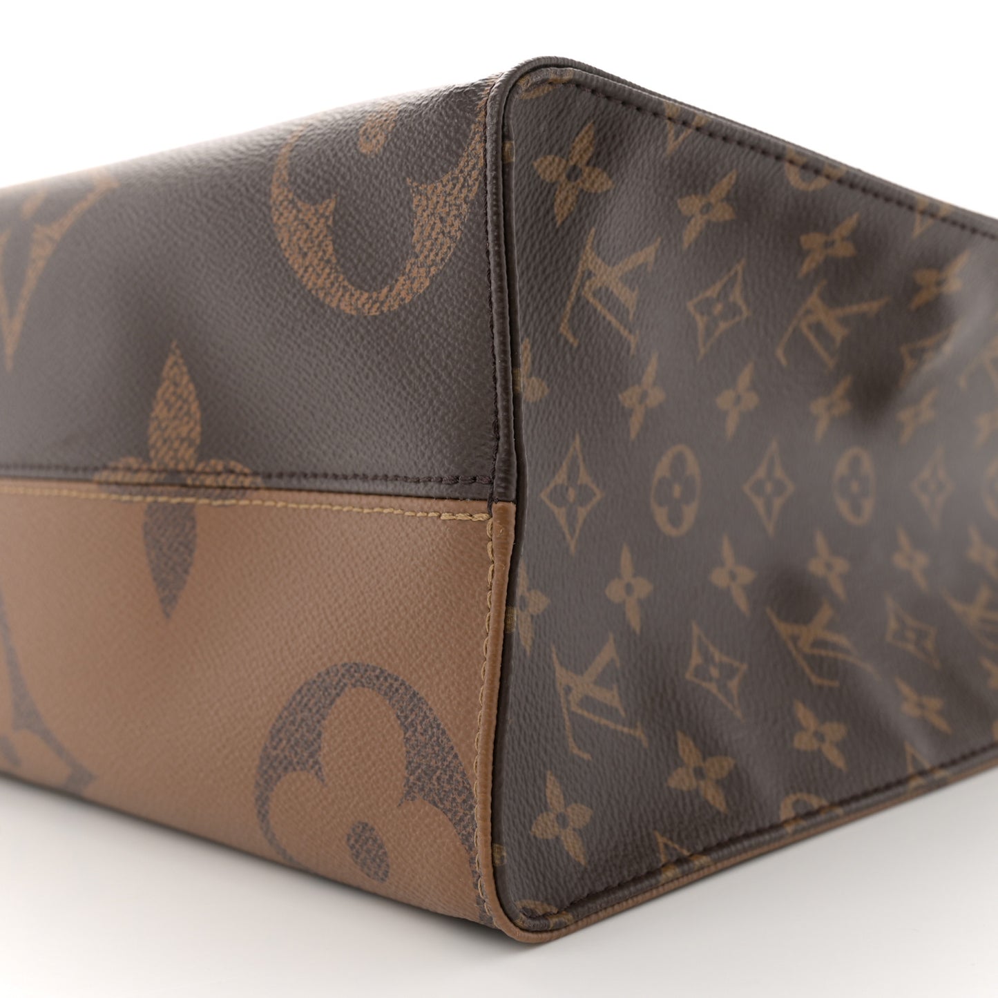 Reverse Monogram Giant Onthego MM