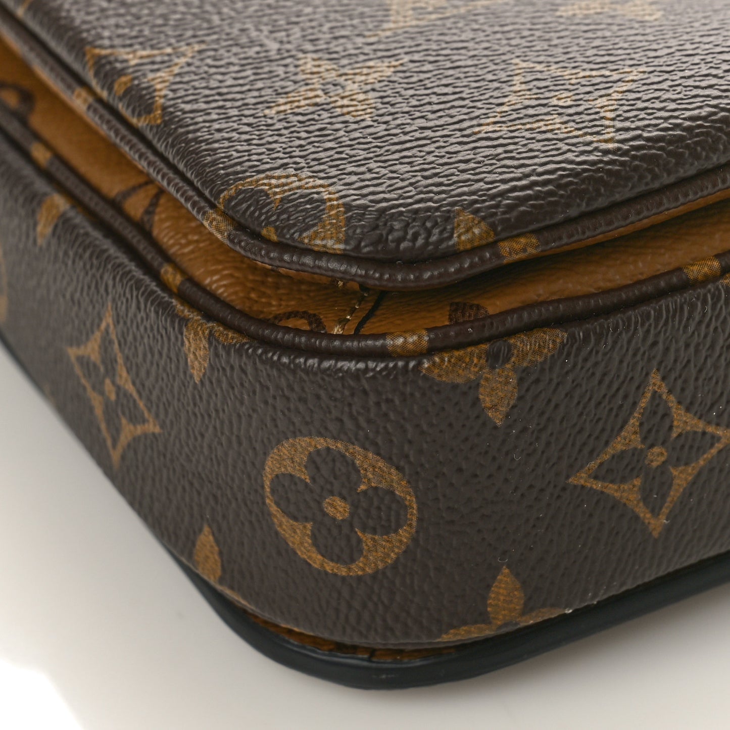 Reverse Monogram Pochette Metis