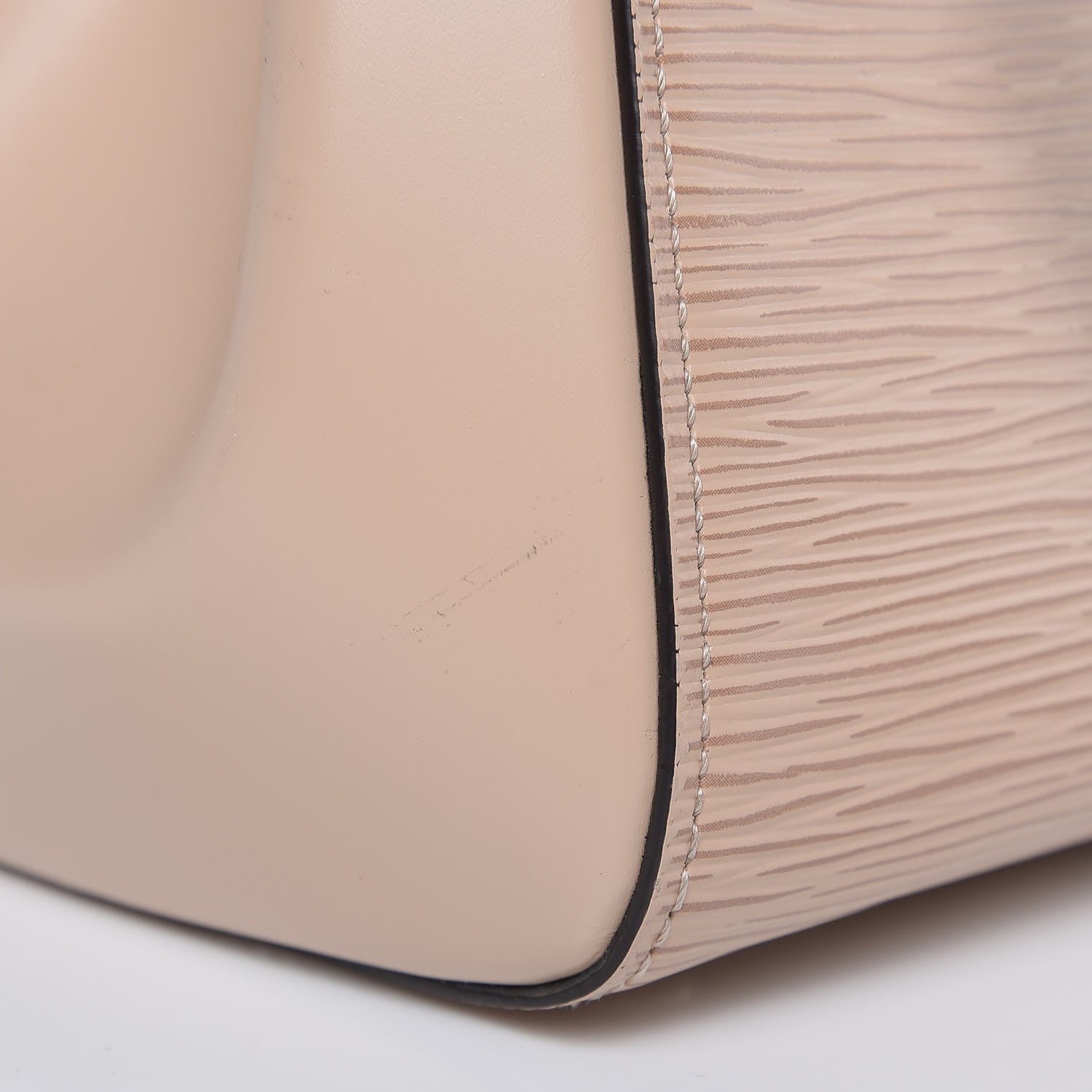 Louis Vuitton Epi Cluny MM Dune 10 of 10