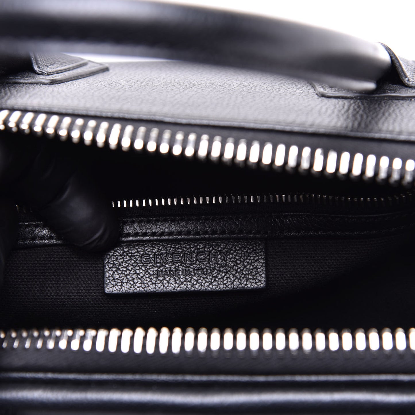 Sugar Goatskin Medium Antigona Black