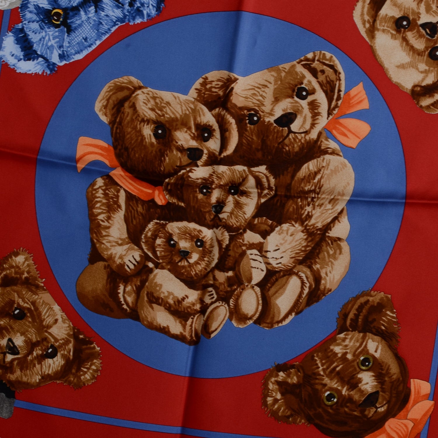 Hermes Silk Confidents Des Coeurs Scarf 90 1 of 5