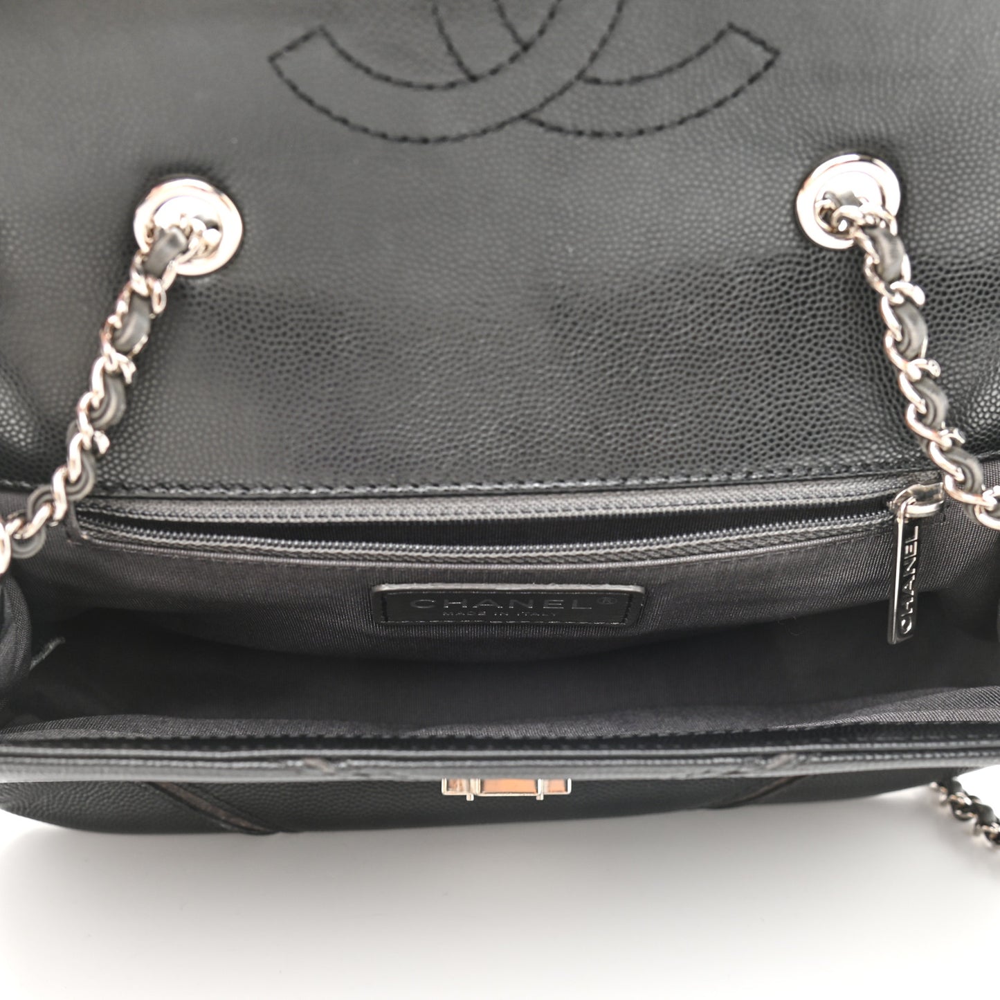 Caviar Macro Chevron Single Flap Black