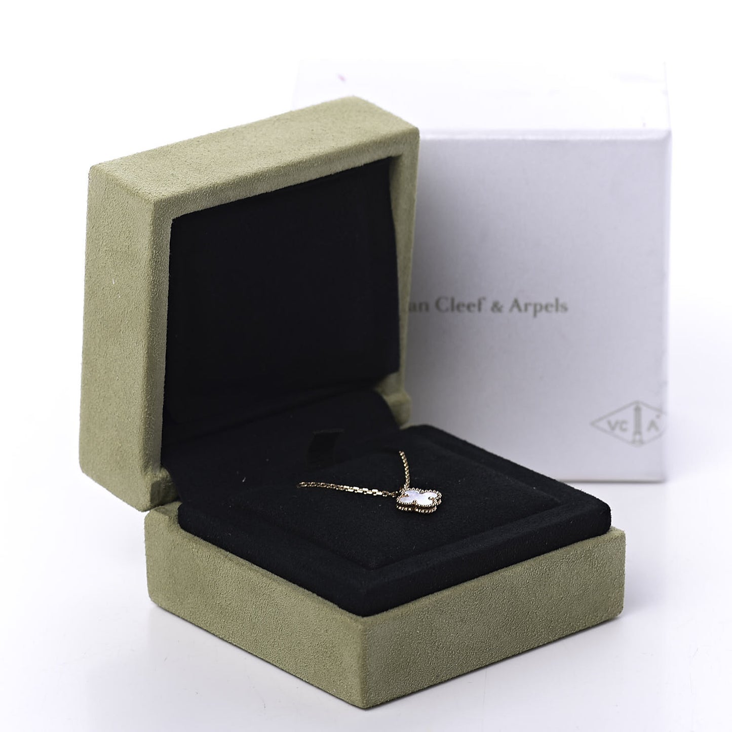 18K Yellow Gold Mother of Pearl Sweet Alhambra Pendant Necklace
