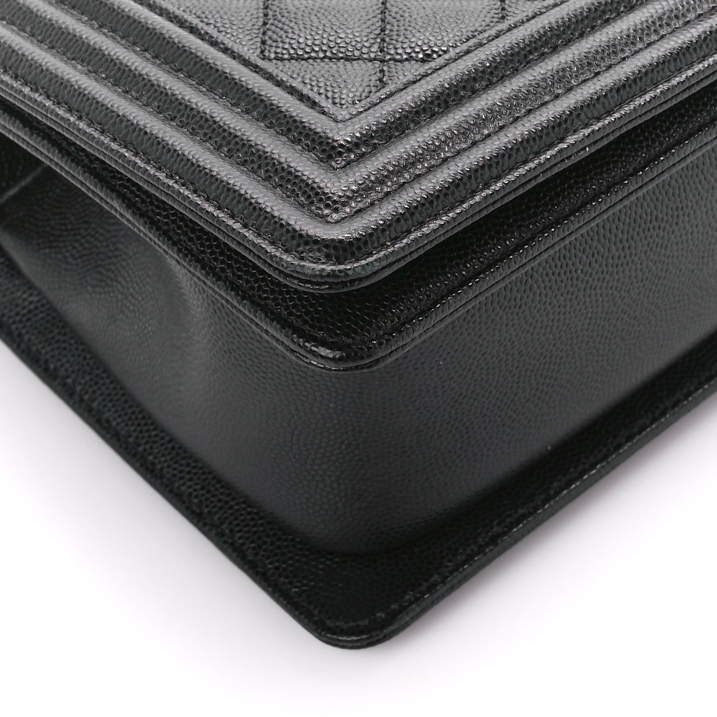 Caviar Quilted Medium Boy Flap Black