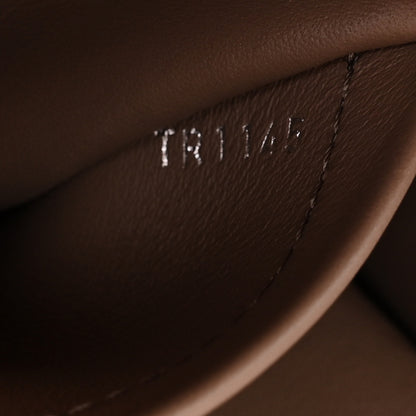 Louis Vuitton Taurillon Capucines MM Magnolia 7 of 10