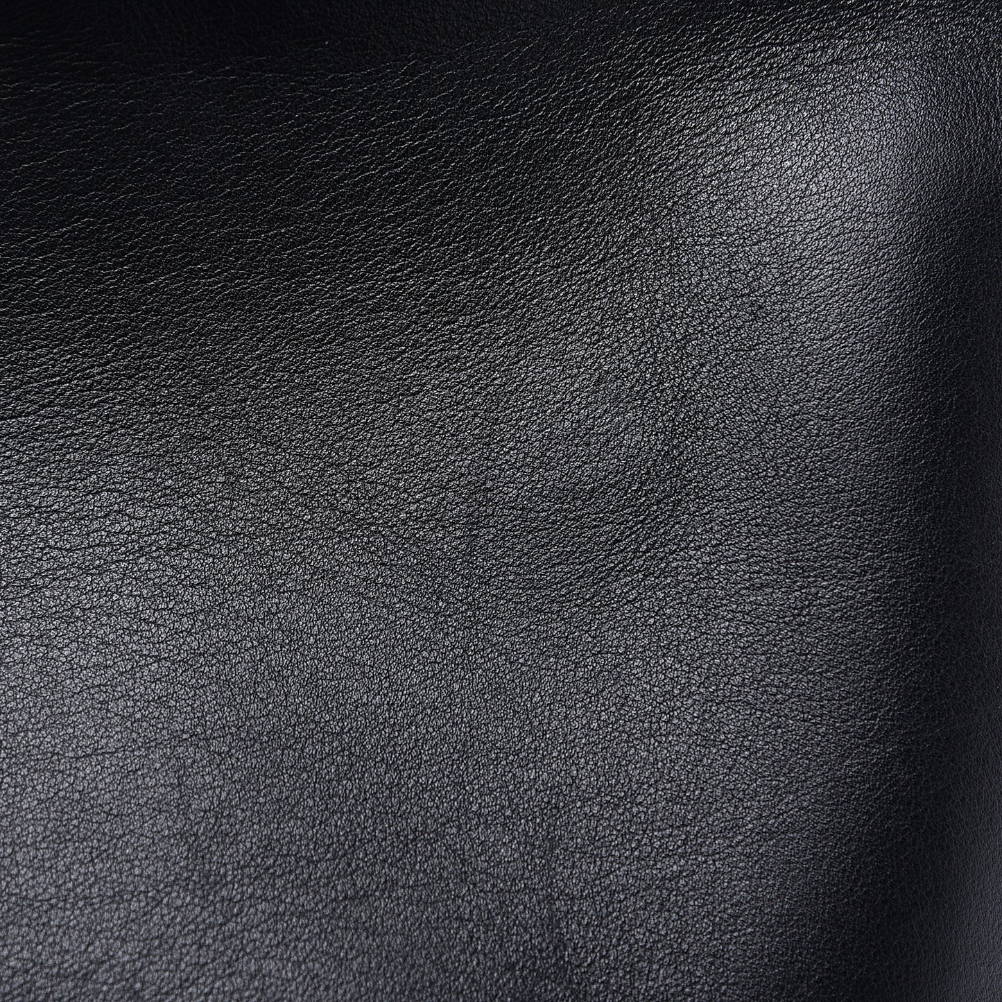 Calfskin Enchained XL Boy Flap Black