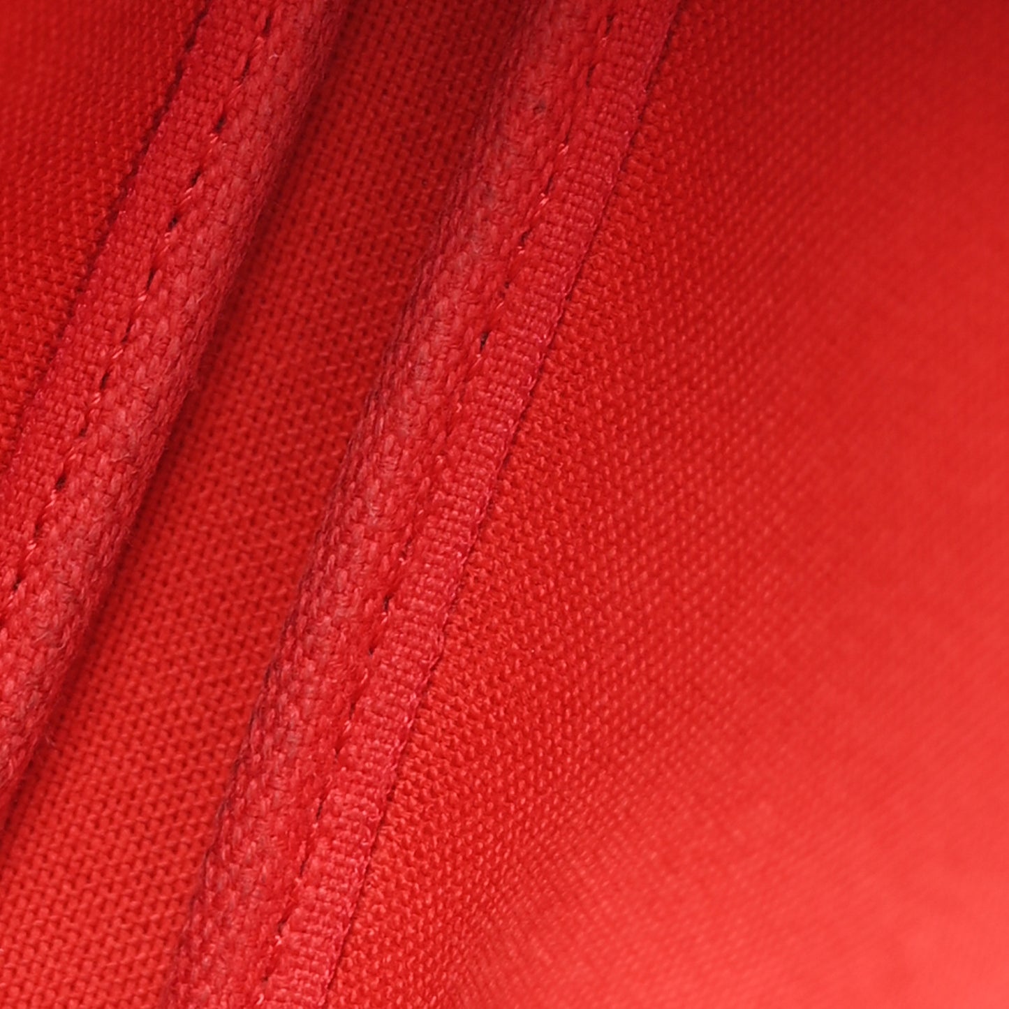 Monogram 2020 Christmas Animation Bumper Cars Mini Pochette Accessories Coquelicot