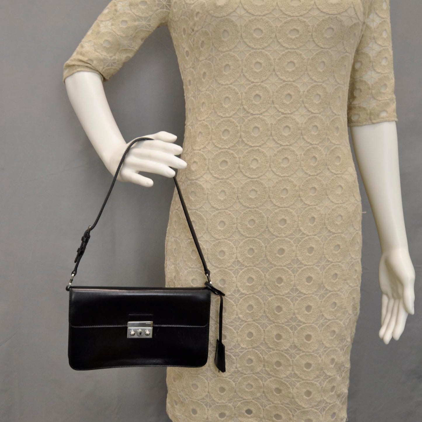 Spazzolato Pushlock Flap Bag Black