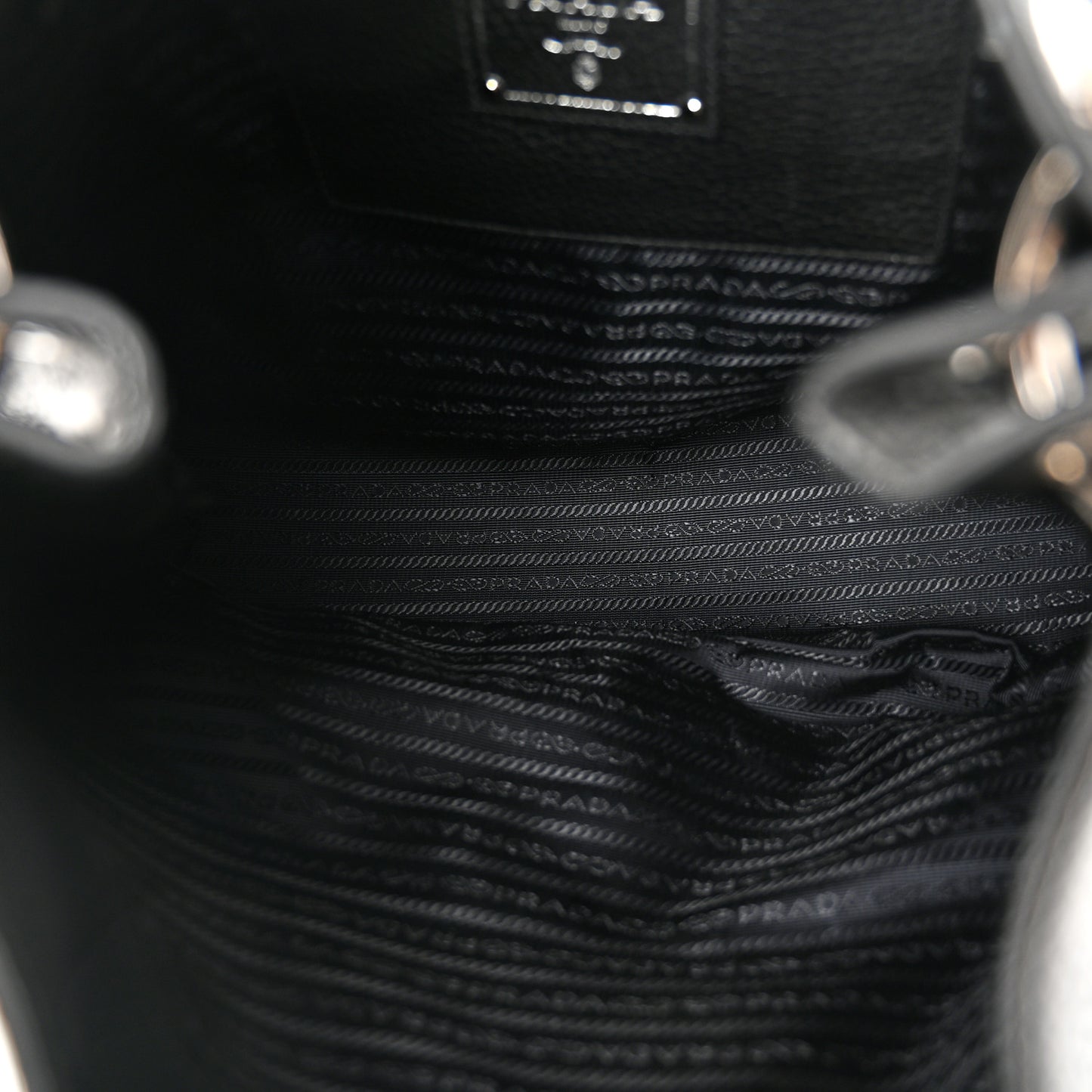 Vitello Daino Hobo Black