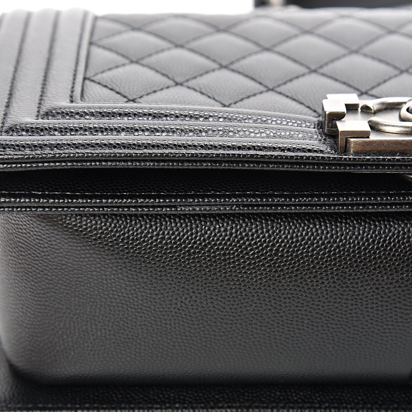 Caviar Quilted Medium Boy Flap Black