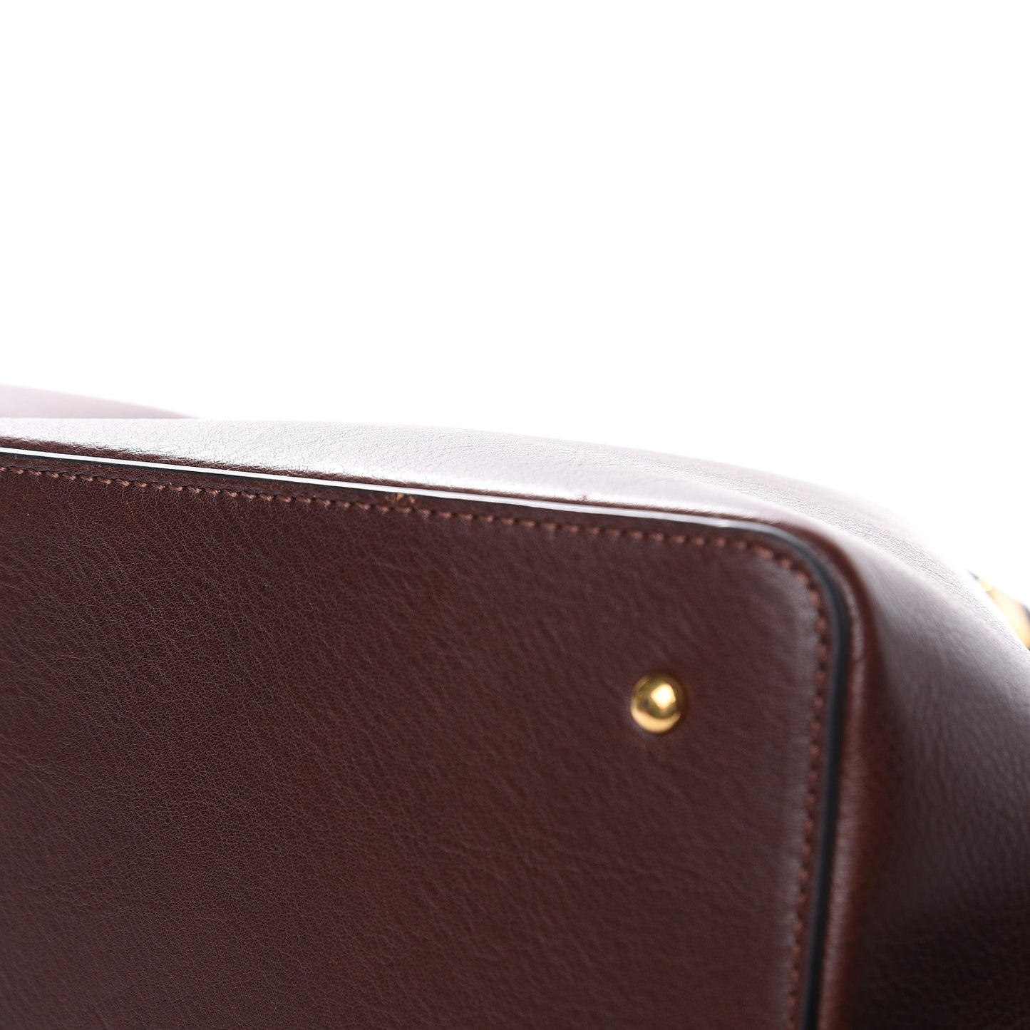 Grainy Calfskin Medium VLogo Escape Shopper Rubin