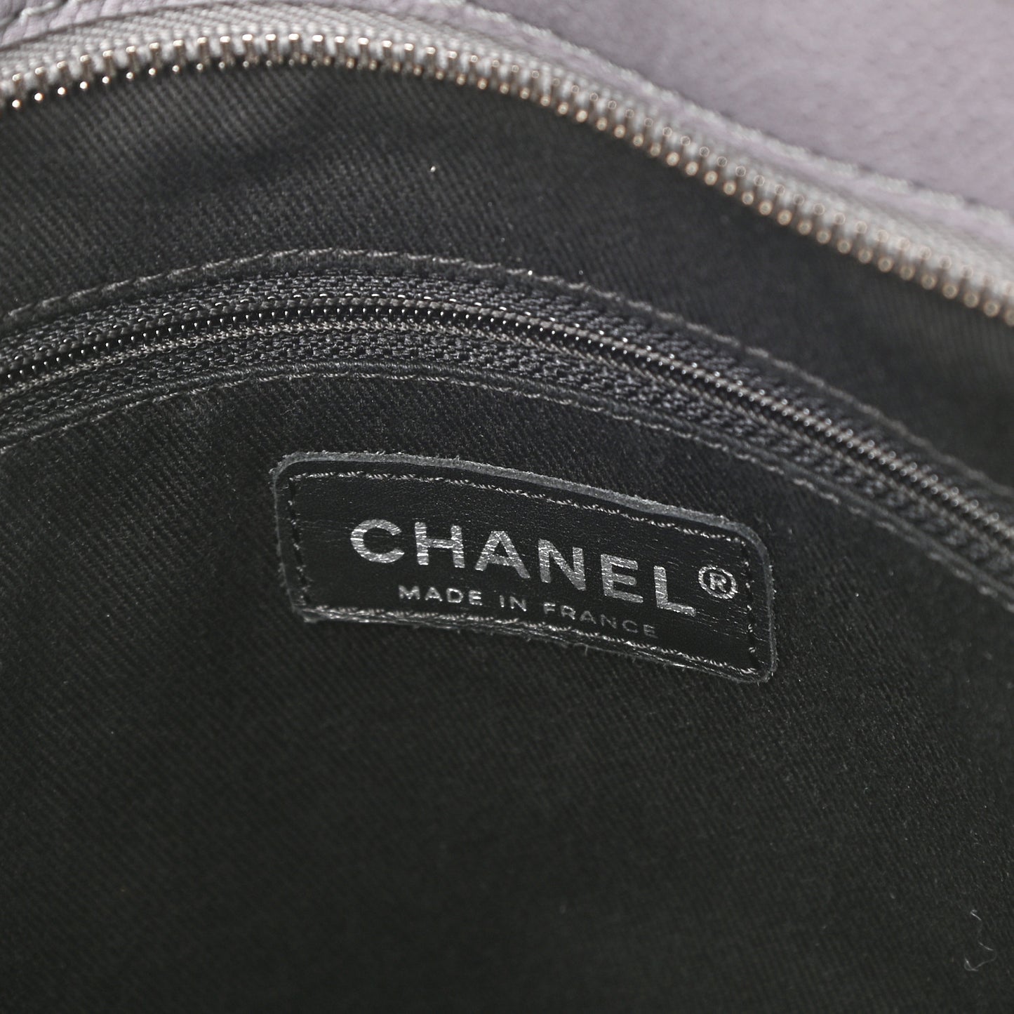 Caviar Large CC Tuck Tote Grey