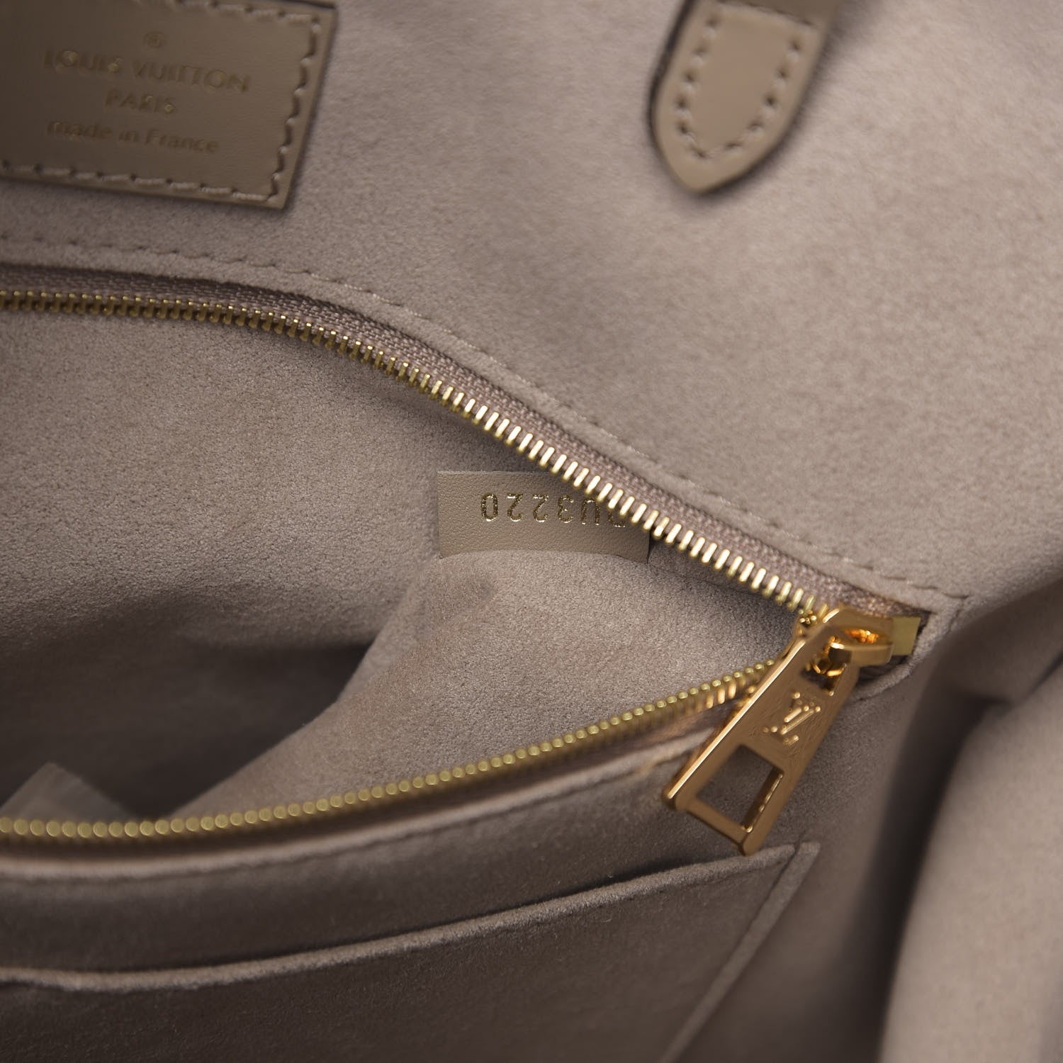 Louis Vuitton Empreinte Monogram Giant Onthego MM Tourterelle Creme 8 of 11