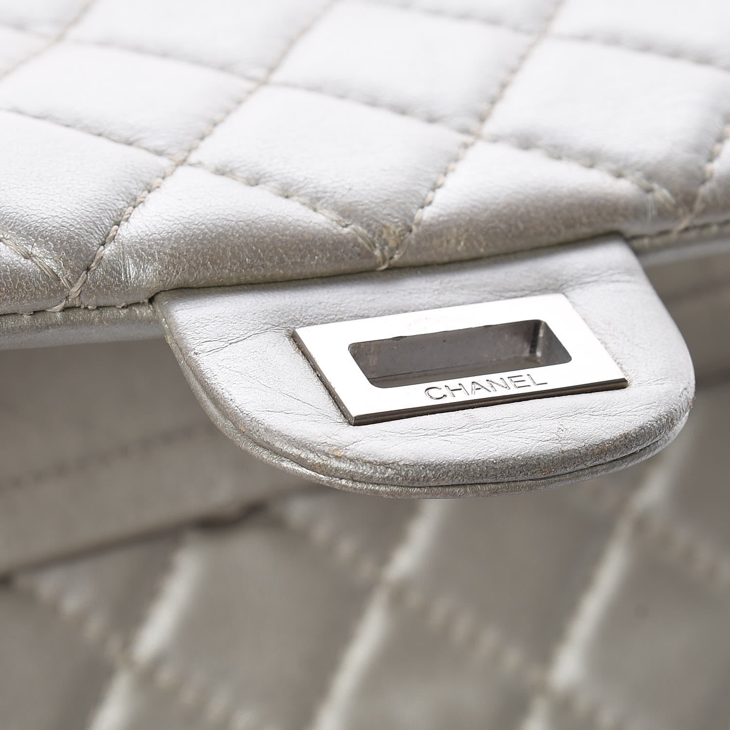 Chanel Metallic Lambskin Quilted 2.55 Reissue 226 Flap Pale Gold 16 of 19