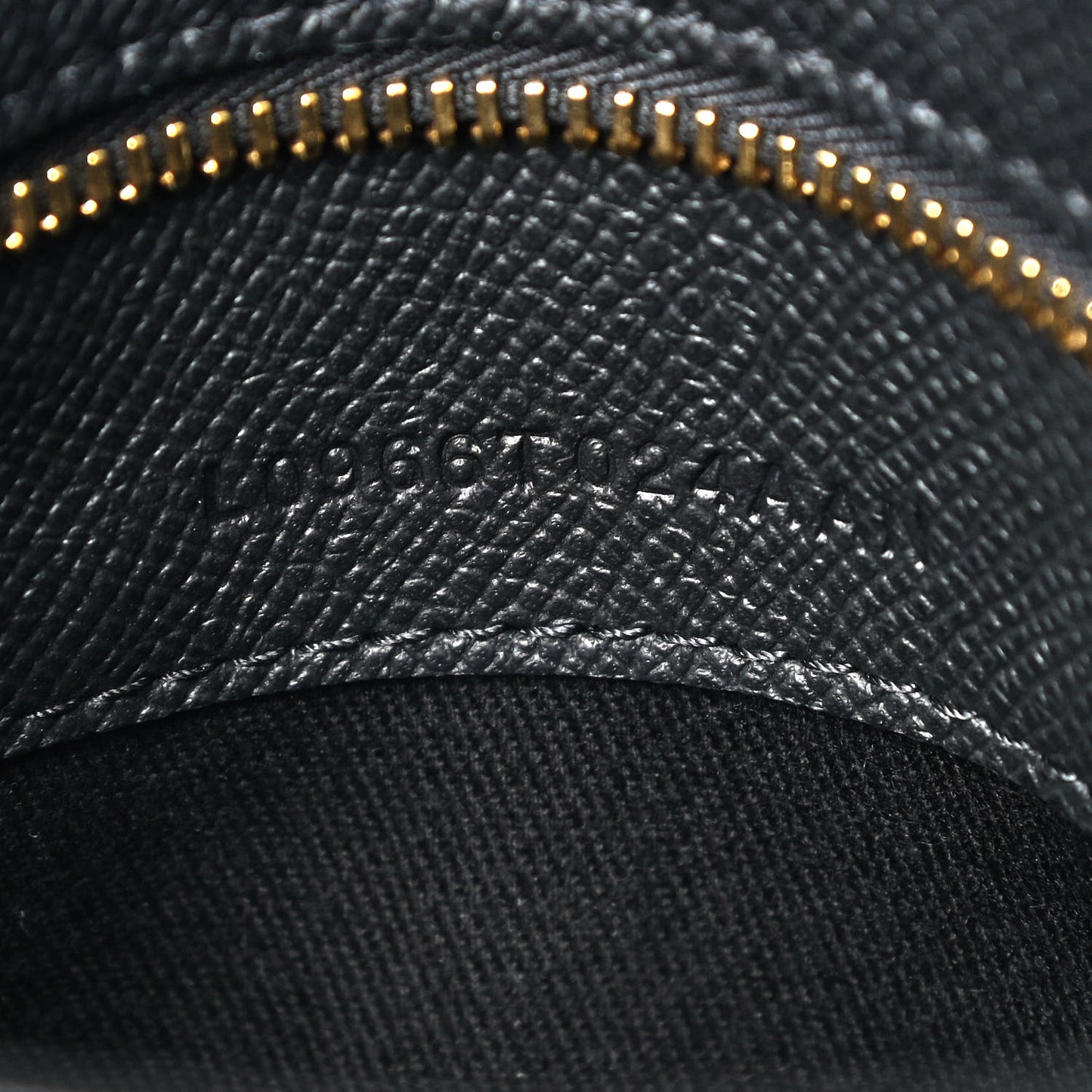 Grained Calfskin Medium Jennifer Crossbody Bag Black