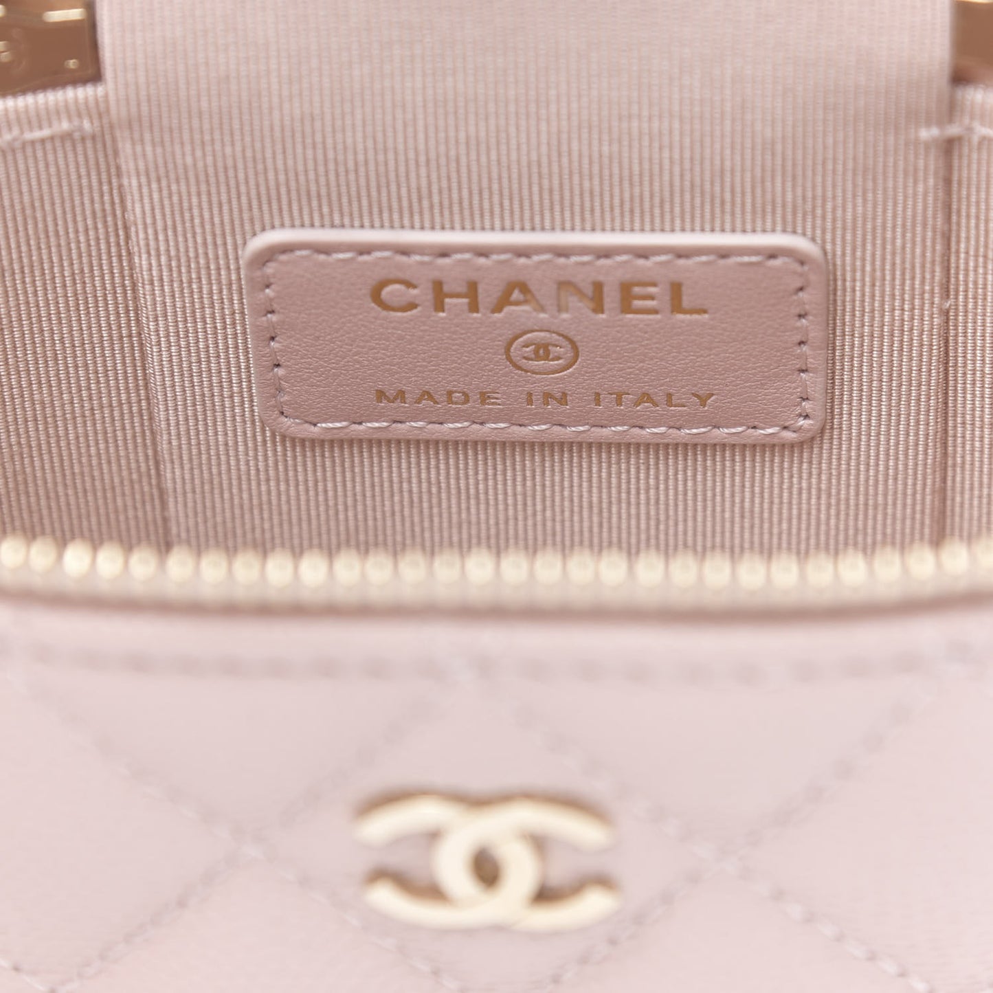 Caviar Quilted Small Vertical Coco Beauty Vanity Case With Chain Light Pink