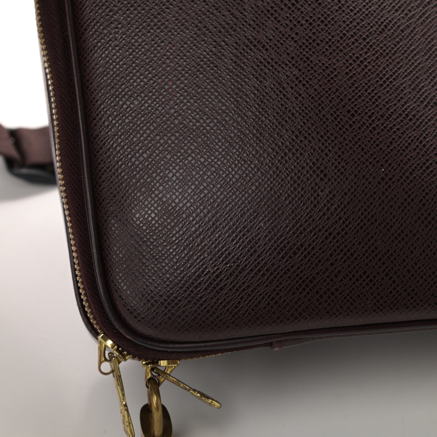 Louis Vuitton Taiga Odessa Laptop Bag Acajou 13 of 18