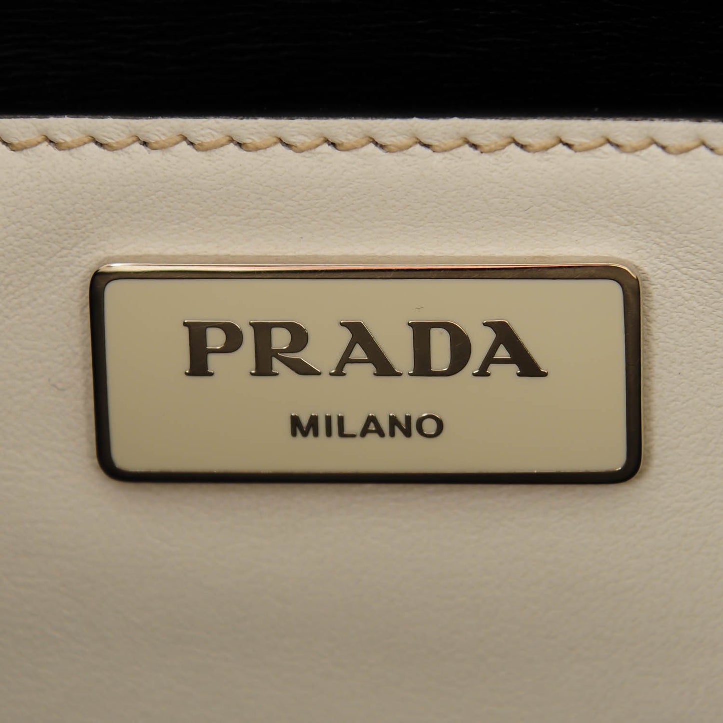 Soft Calf Studded Bucket Bag Bianco