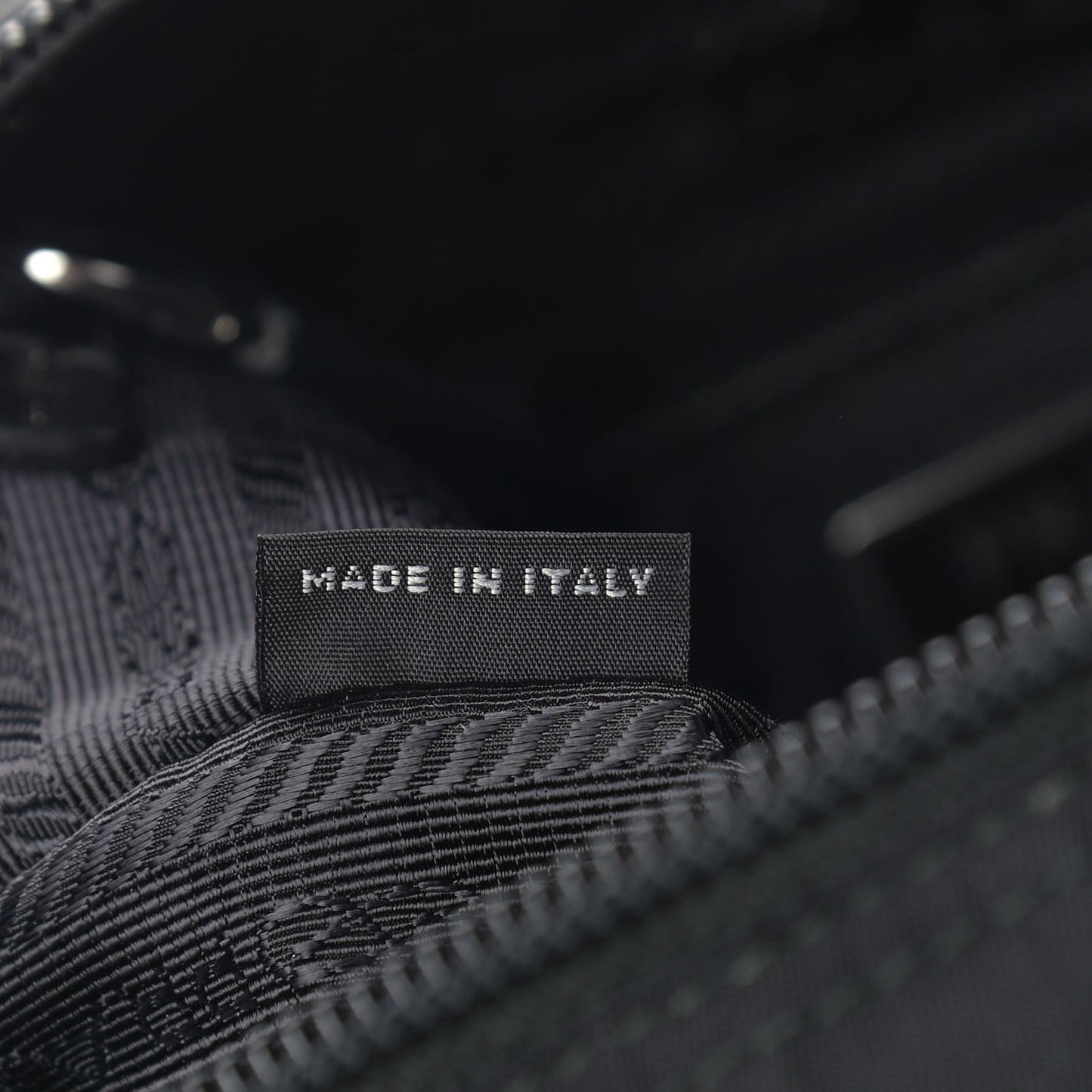 Nylon Vela Messenger Bag Black