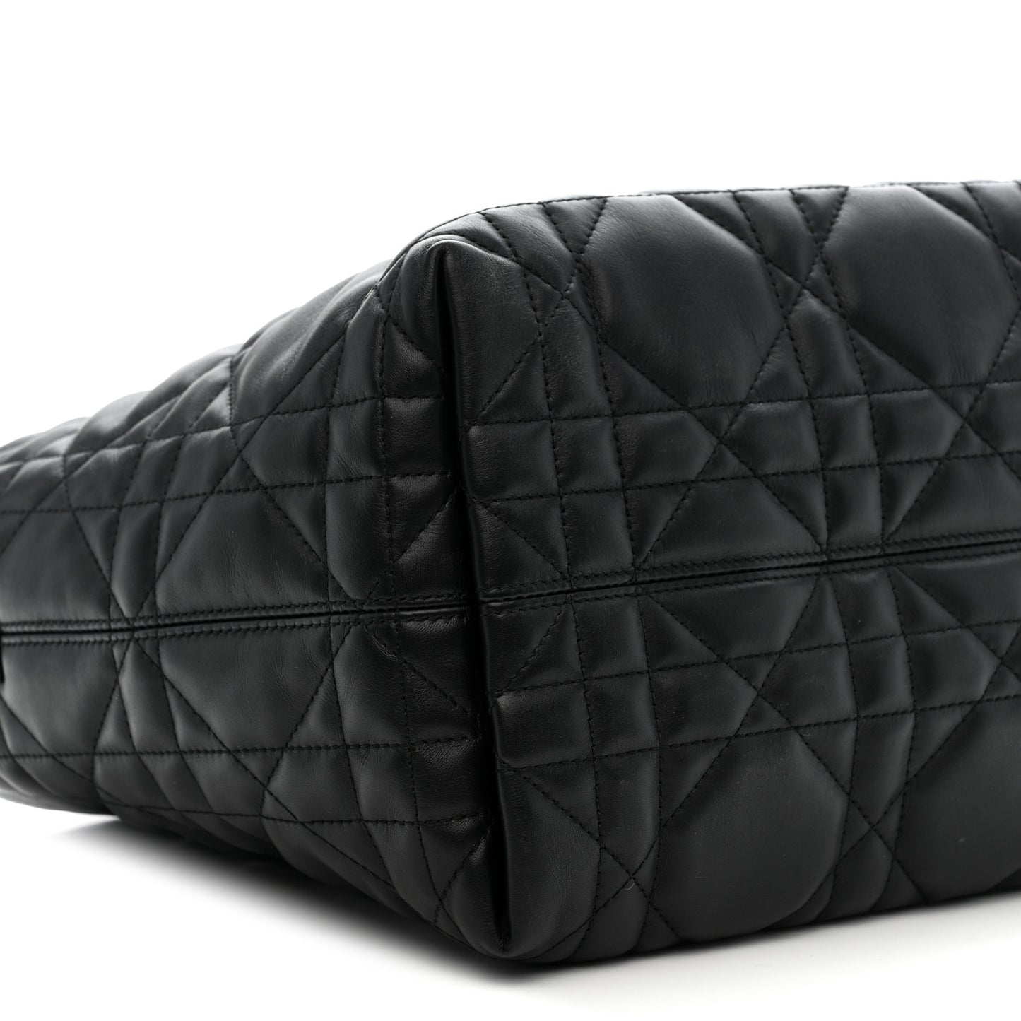 Calfskin Macrocannage Medium Toujours Black