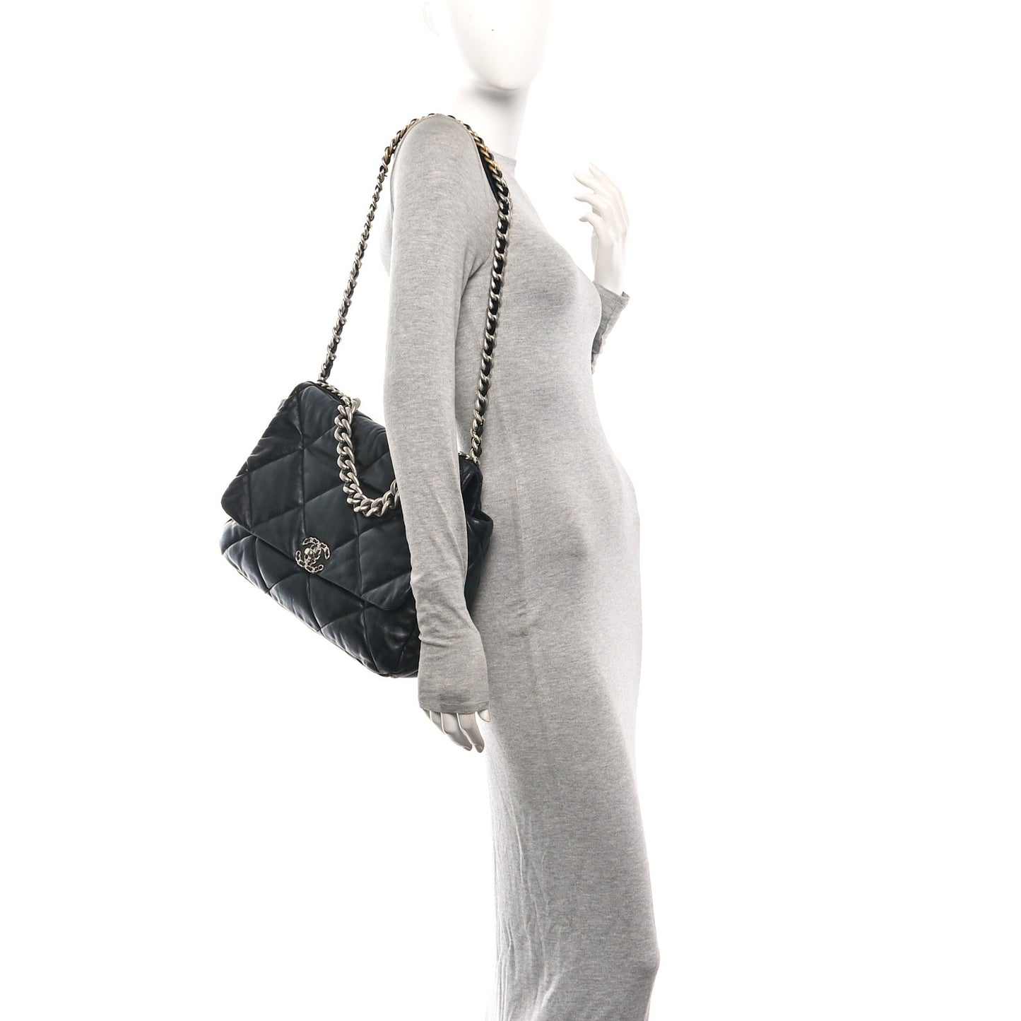 Lambskin Quilted Maxi Chanel 19 Flap Black