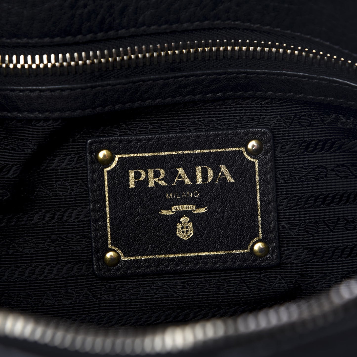 Vitello Daino Shoulder Bag Black