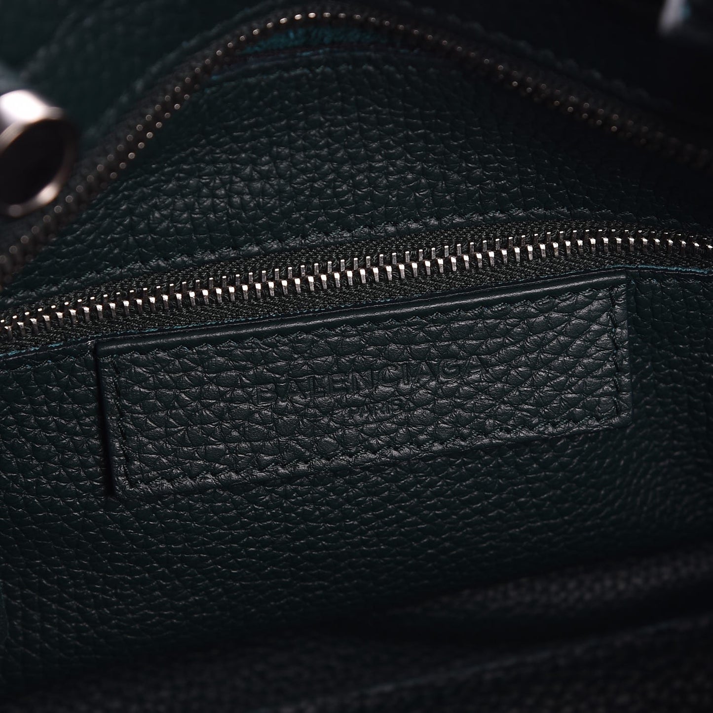 Veau Grana Perforated Blackout Hardware S City Verde