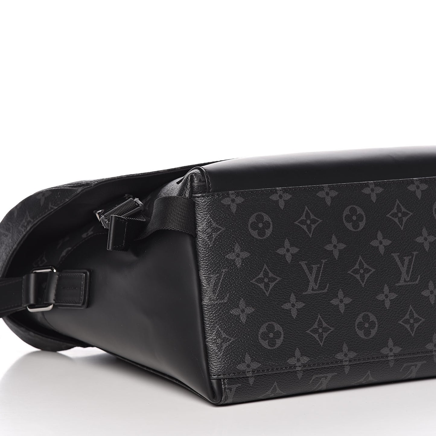Monogram Eclipse Voyager Messenger MM