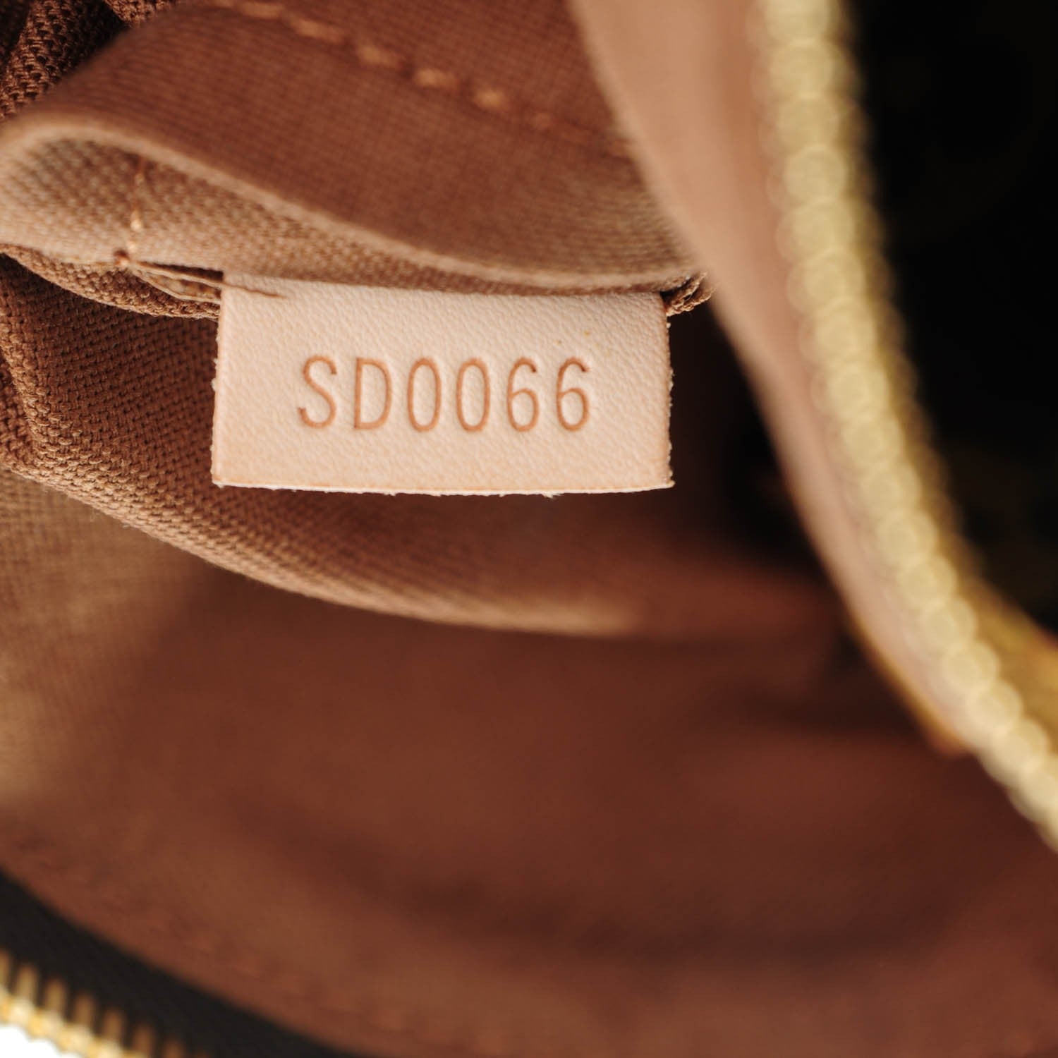 Louis Vuitton Monogram Lockit Vertical 7 of 7