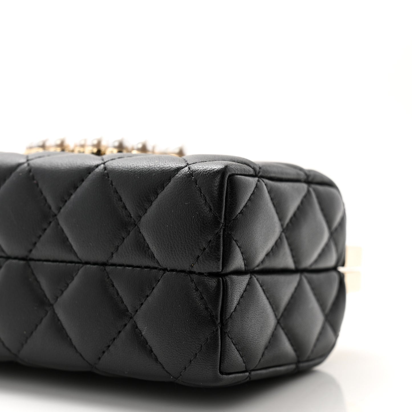 Lambskin Quilted Pearl CC Vanity Case Black
