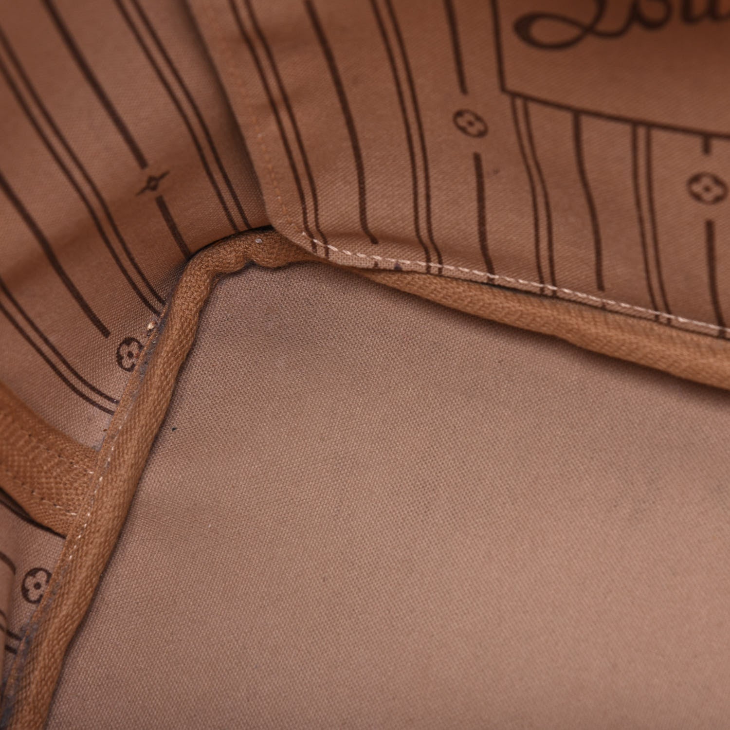 Louis Vuitton Monogram Neverfull MM 10 of 27