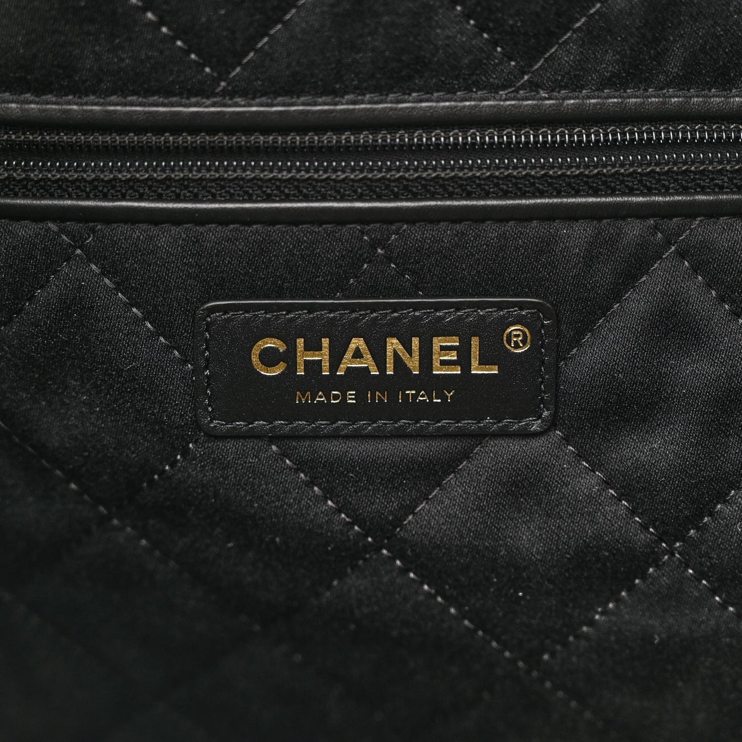 Shiny Calfskin Quilted Chanel 22 Black