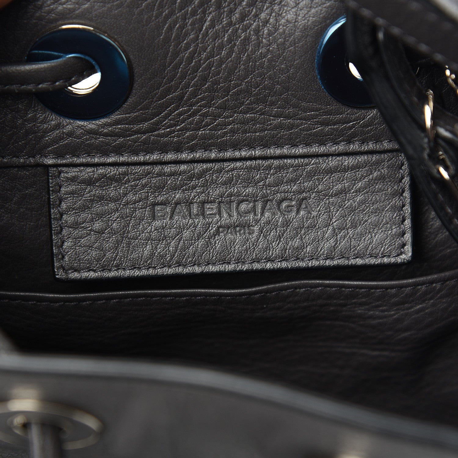 Balenciaga Veau Papier Plate Bucket XS Gris Fossile 7 of 8