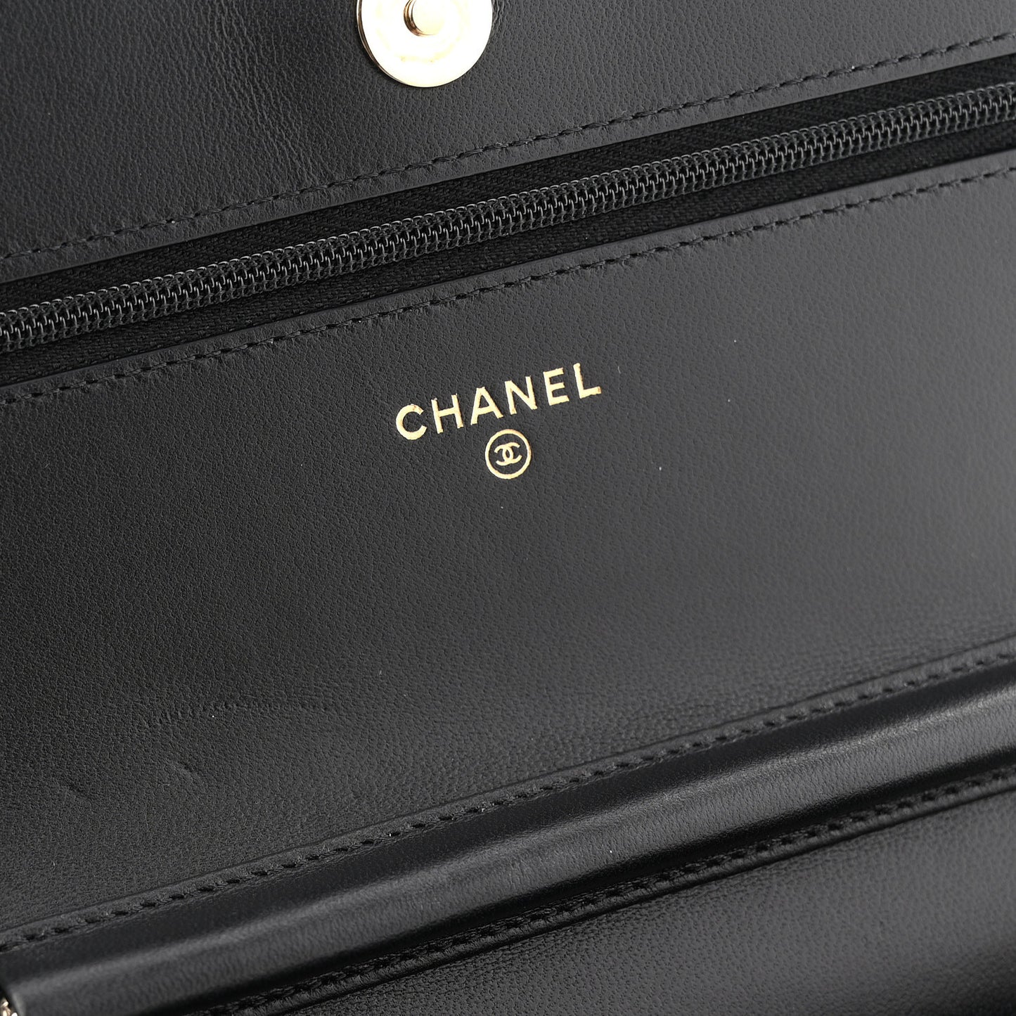 Lambskin Quilted Enamel CC Wallet On Chain WOC Black