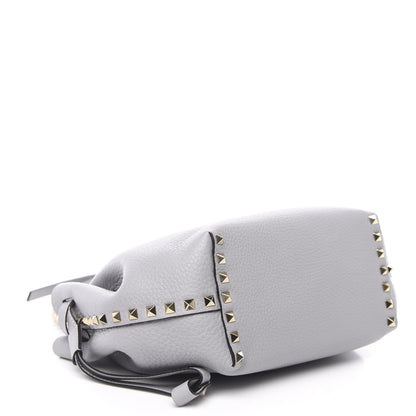 Valentino Garavani Grained Calfskin Rockstud Bucket Bag Pastel Grey 4 of 9
