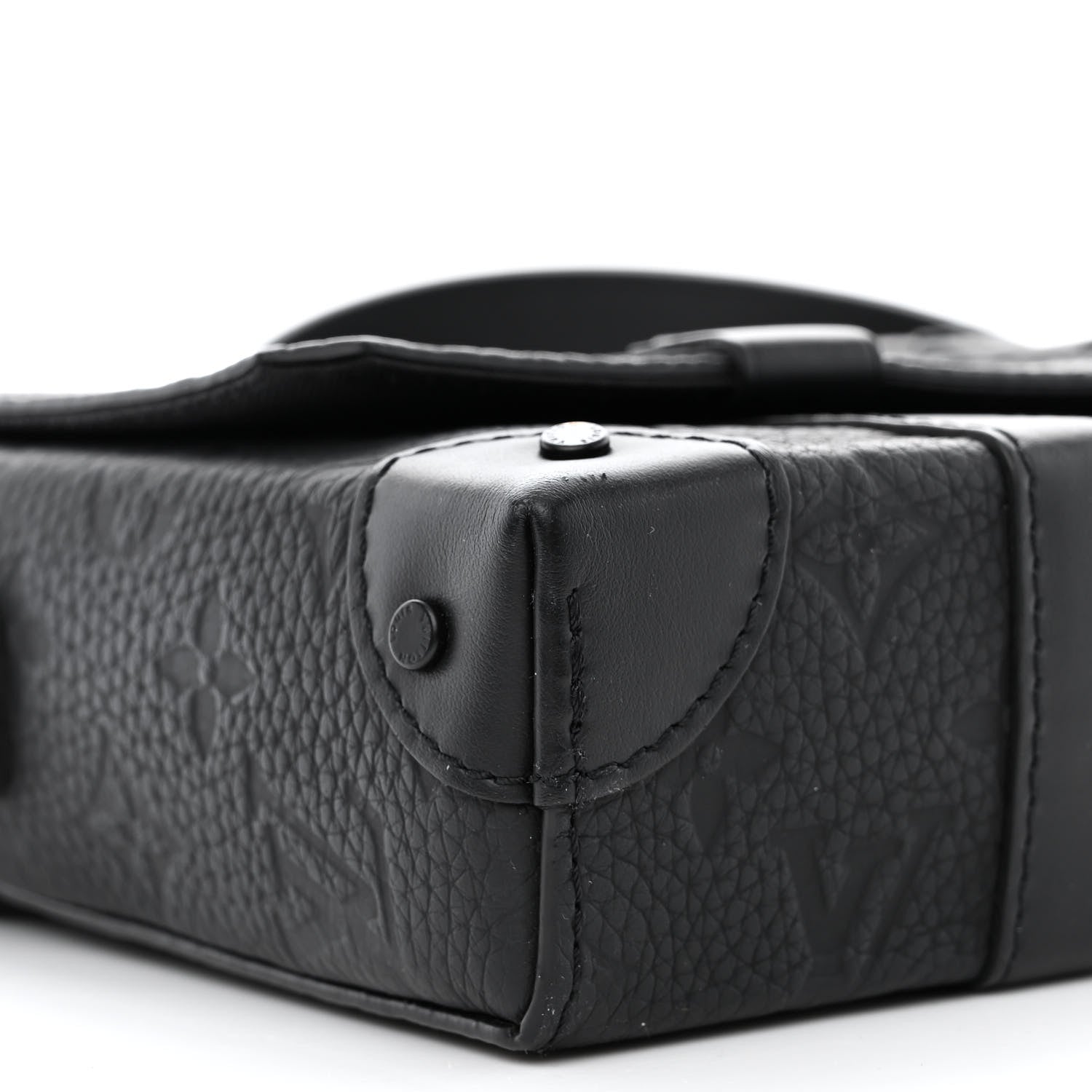 Louis Vuitton Taurillon Monogram Trunk Messenger Black 9 of 11