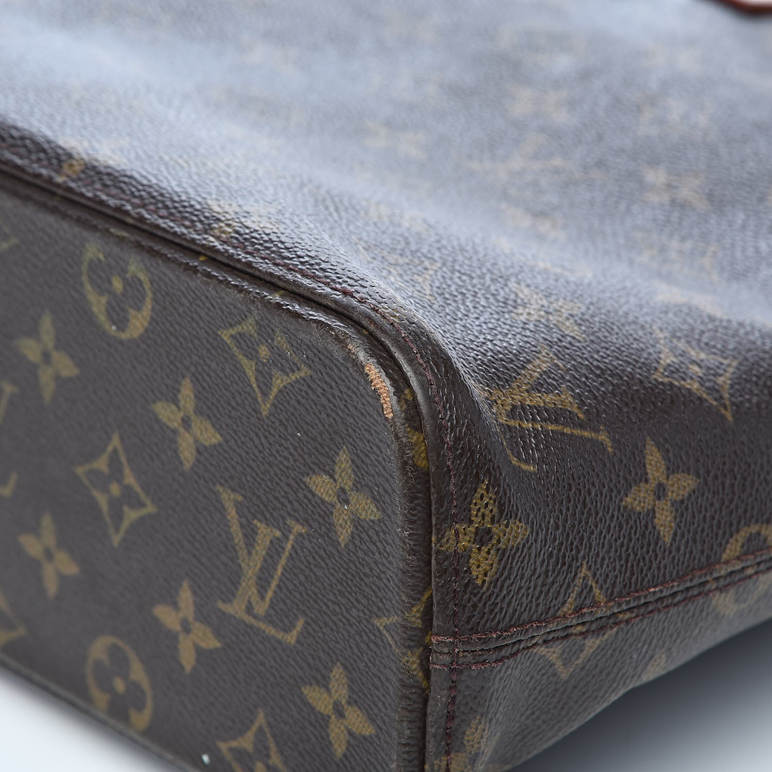 Louis Vuitton Monogram Luco 24 of 26