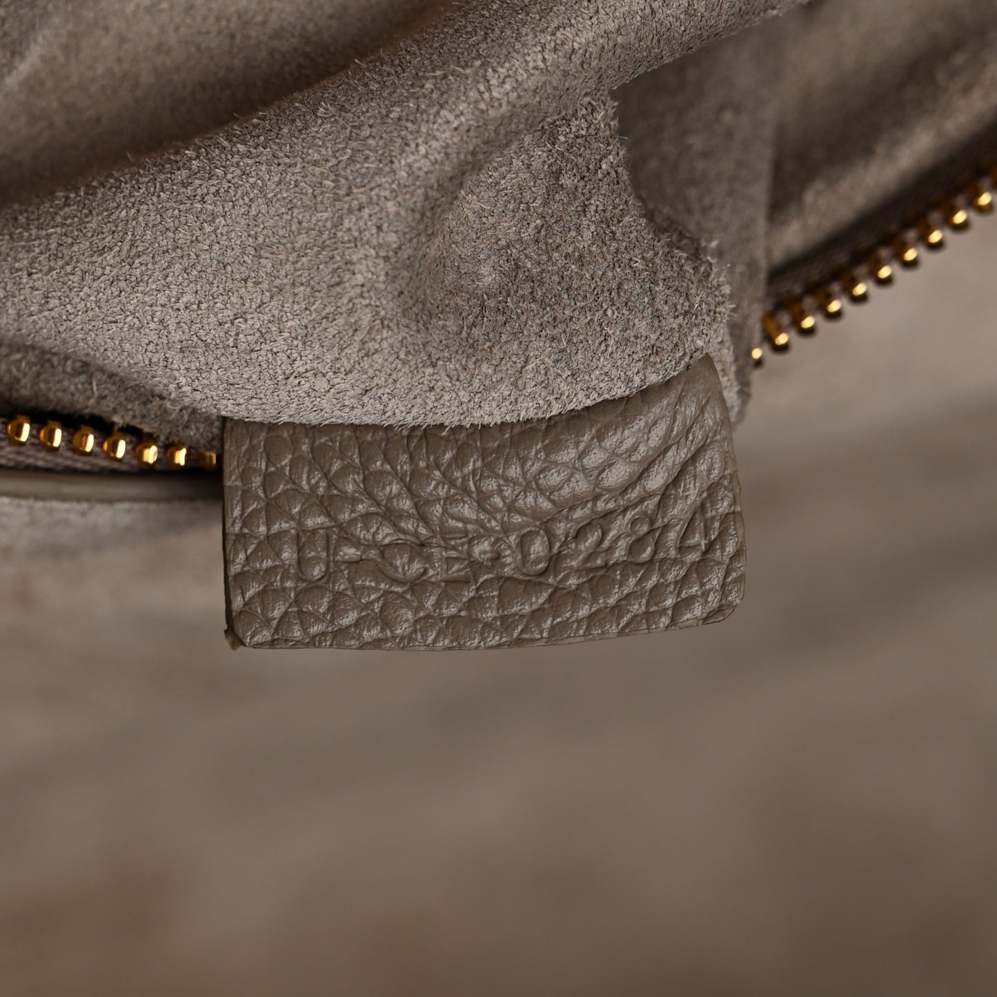 Grained Calfskin Triomphe Medium Cabas Anais Pebble
