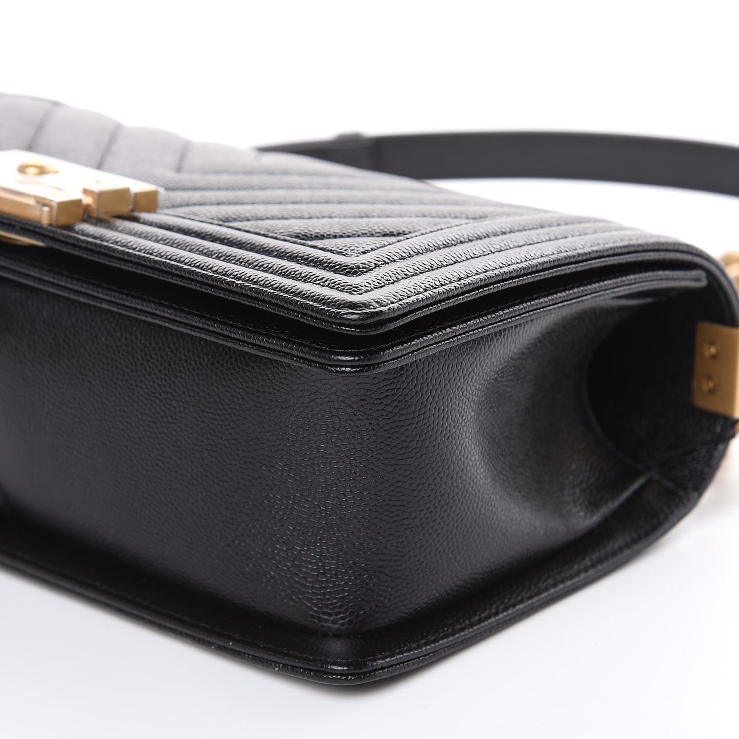 Caviar Chevron Quilted Medium Boy Flap Black